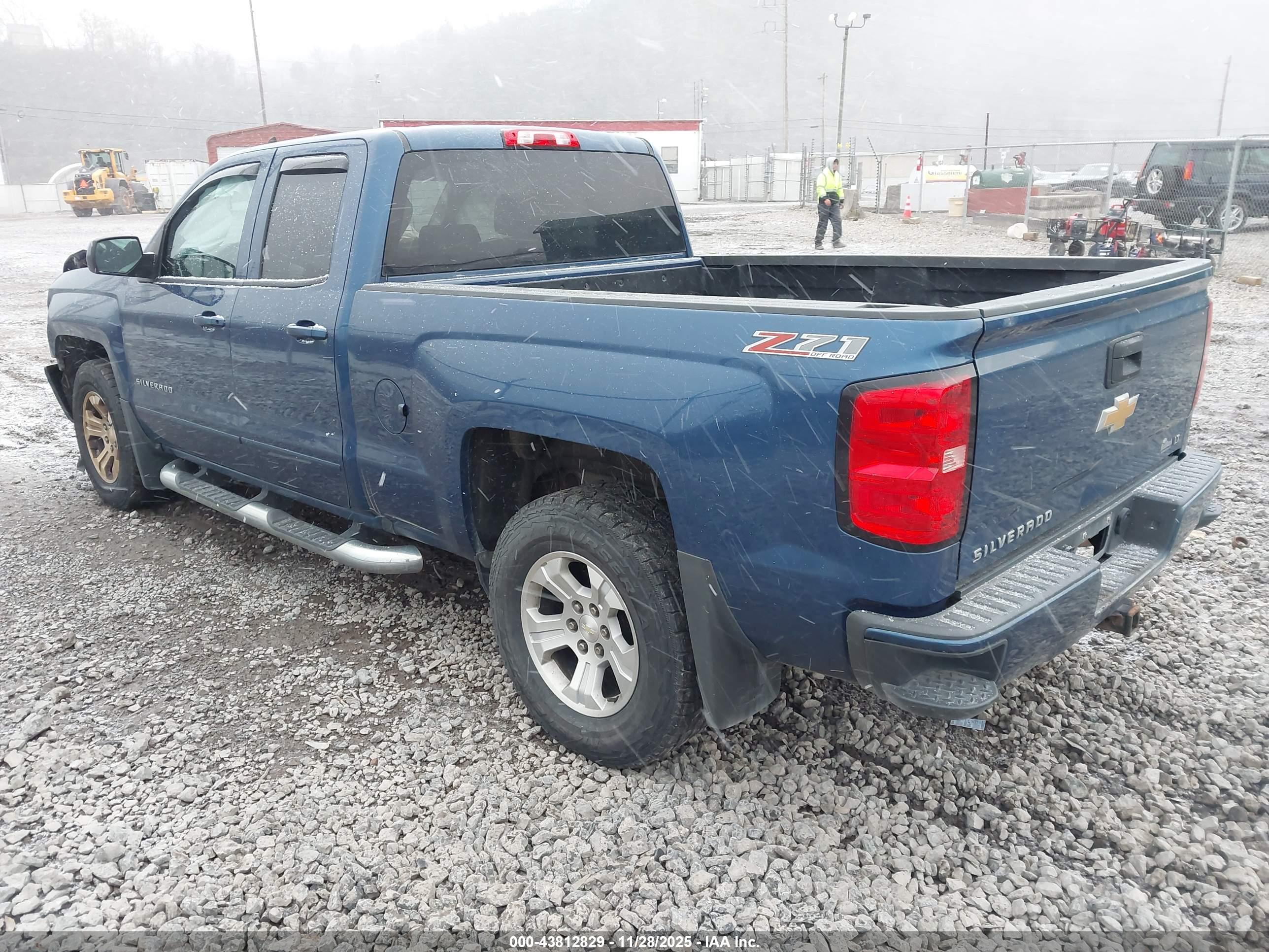 CHEVROLET SILVERADO image 3