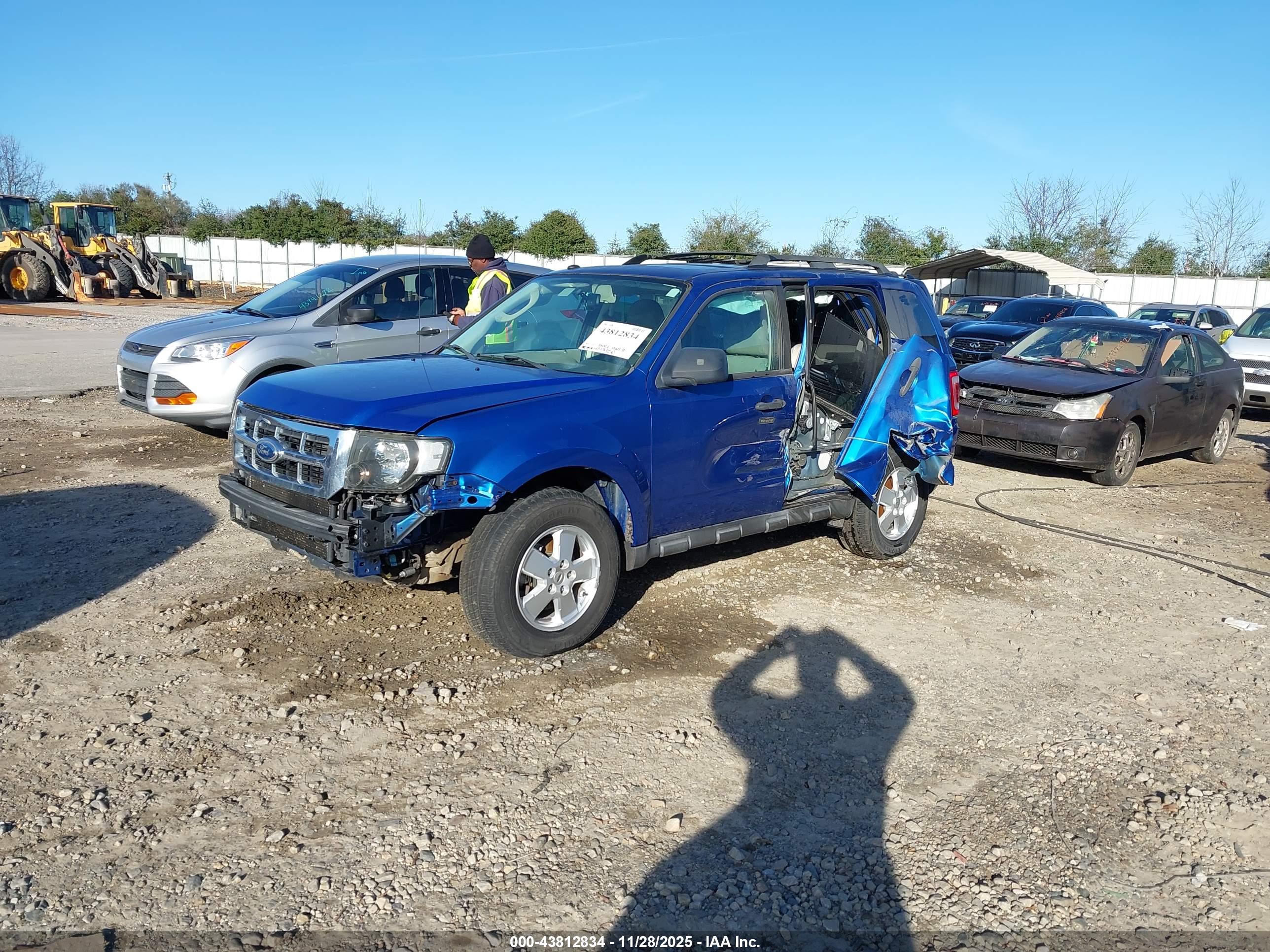 FORD ESCAPE image 2