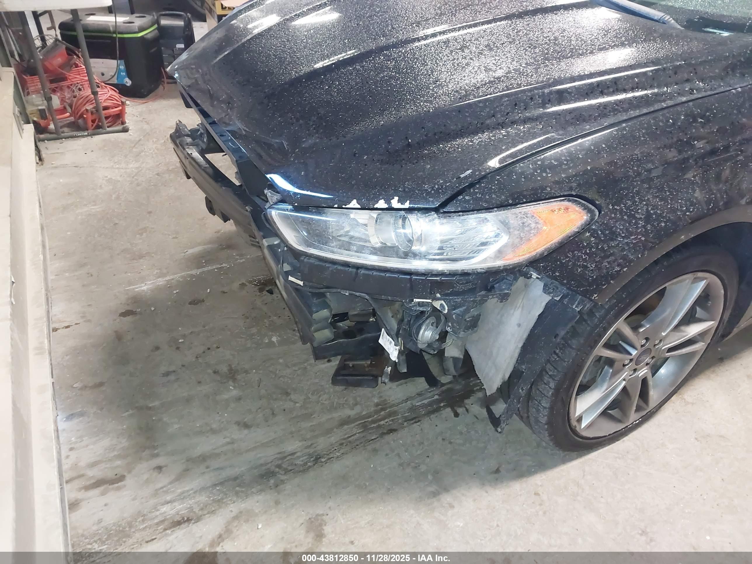 FORD FUSION image 6