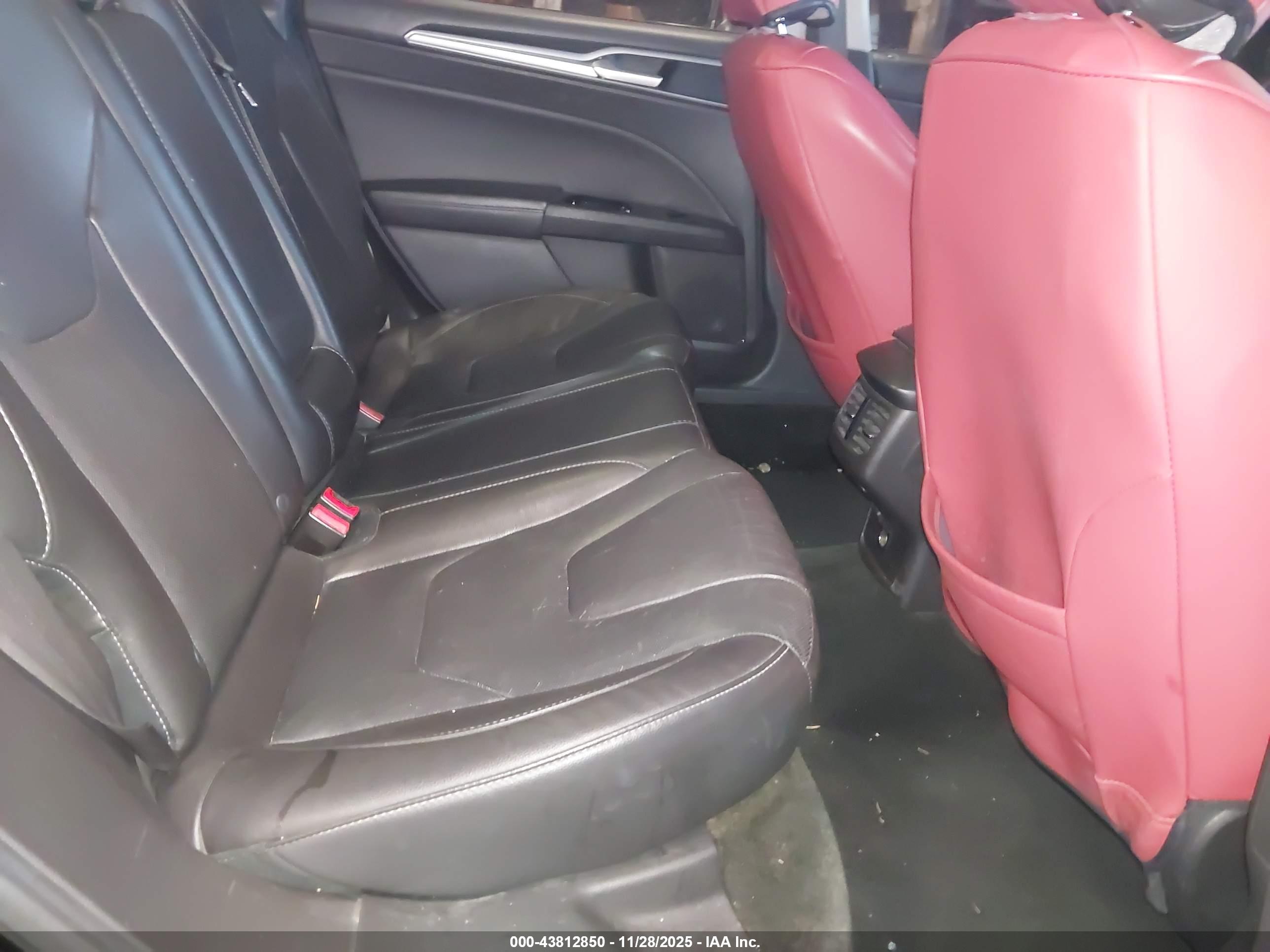 FORD FUSION image 8