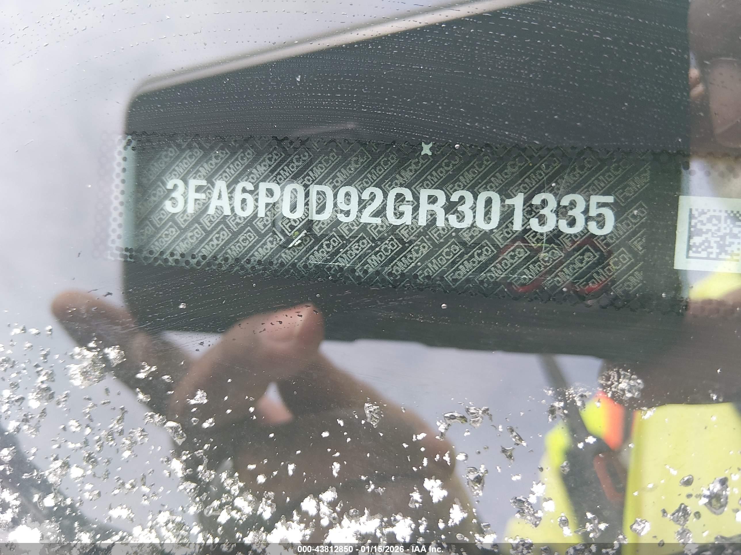 FORD FUSION image 9