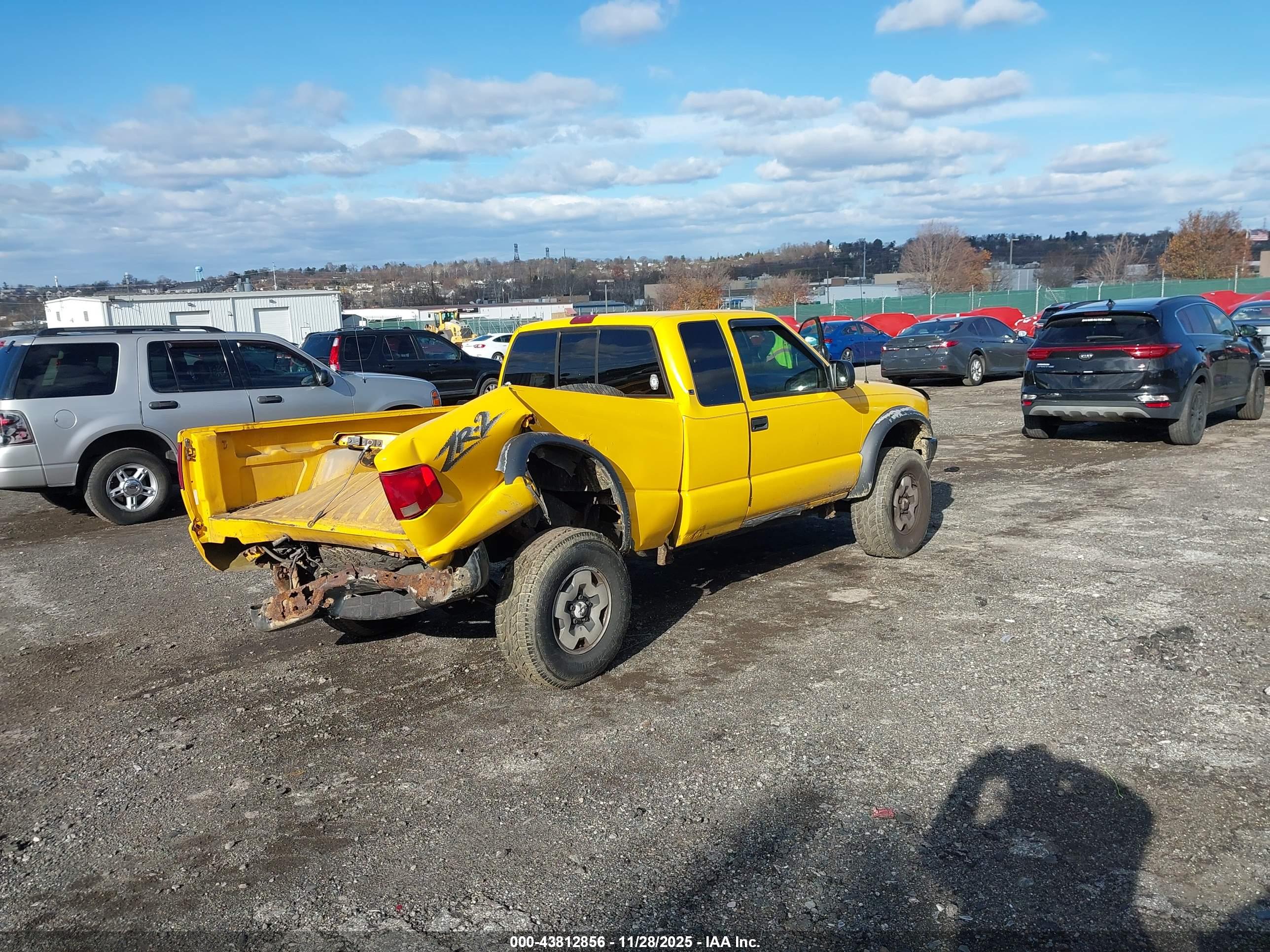 CHEVROLET S-10 image 4
