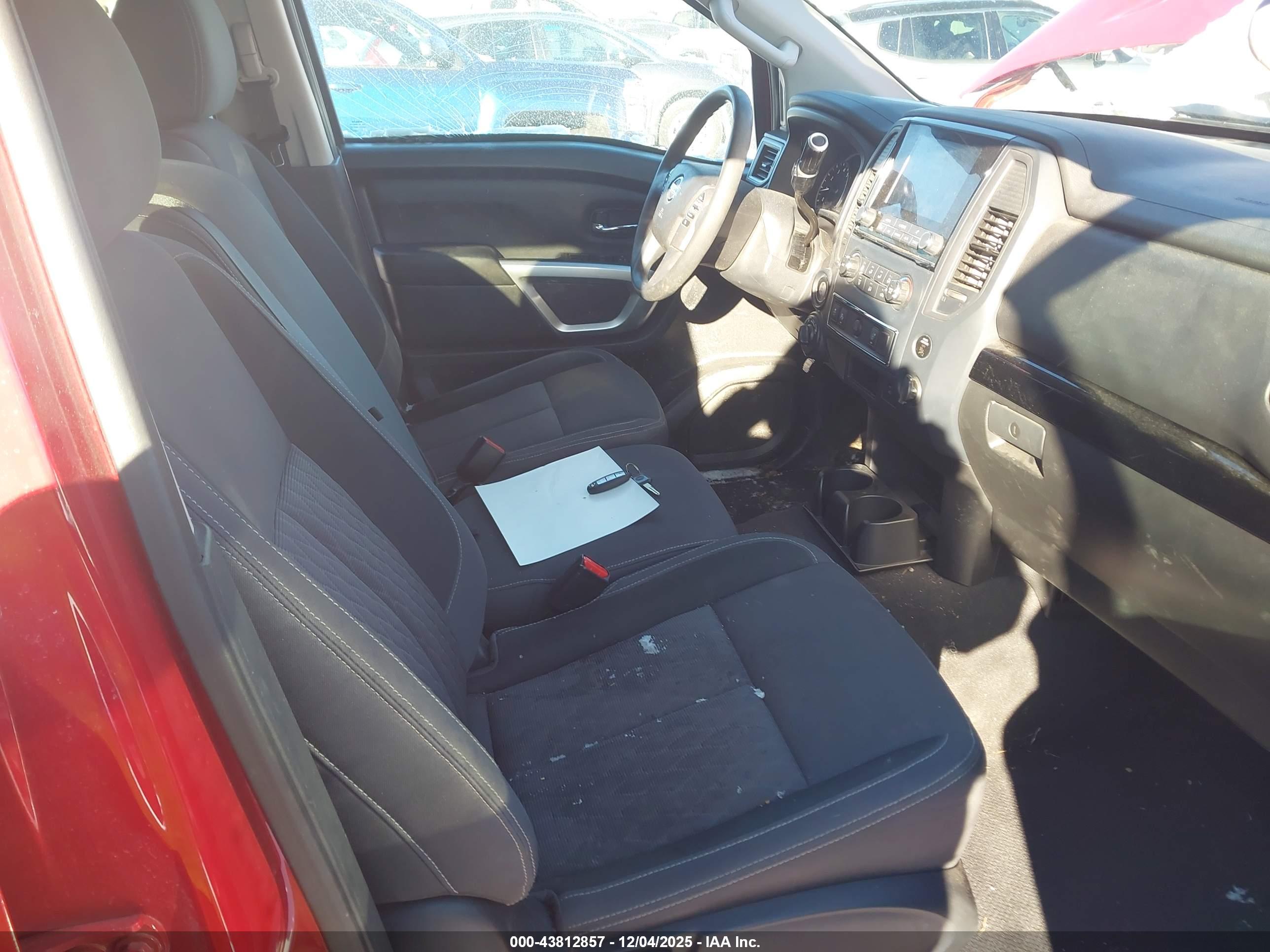 NISSAN TITAN image 5