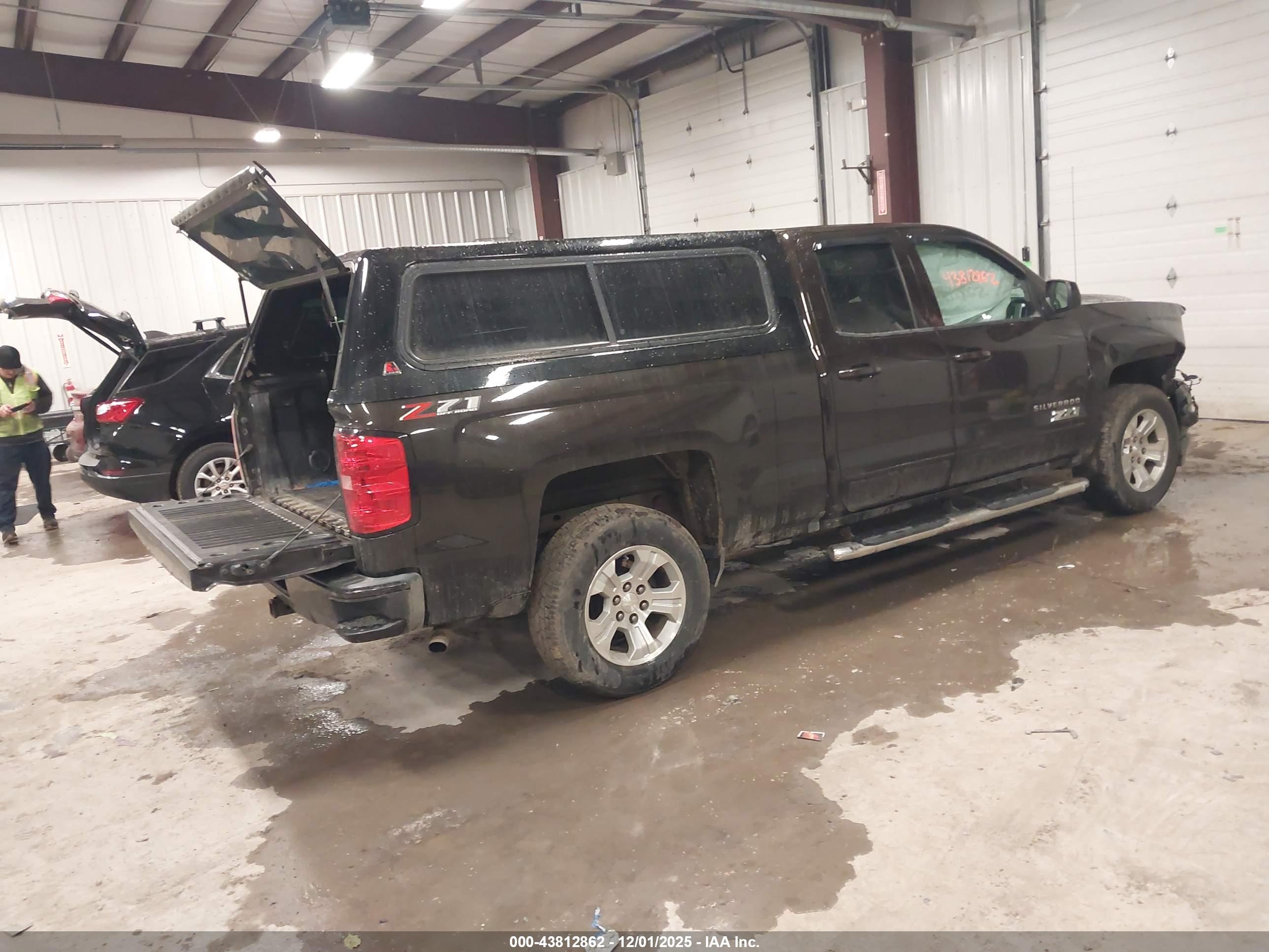 CHEVROLET SILVERADO image 4