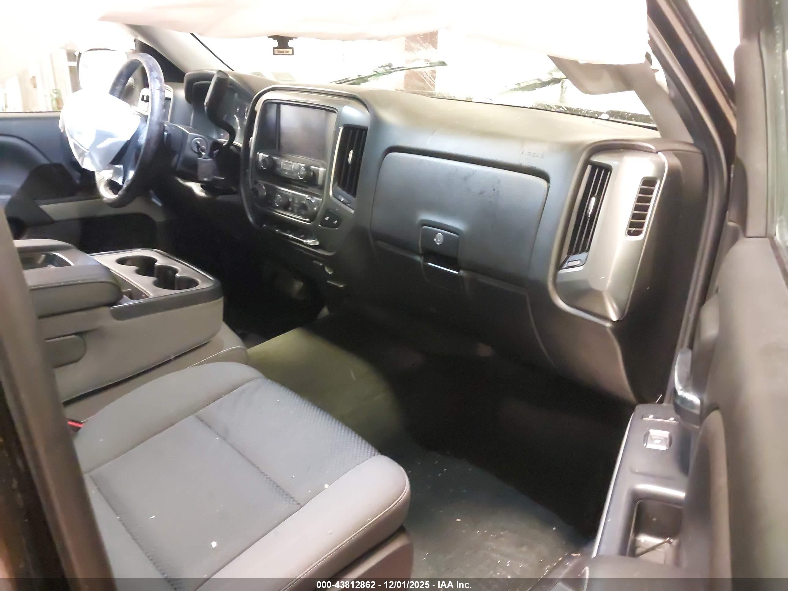 CHEVROLET SILVERADO image 5
