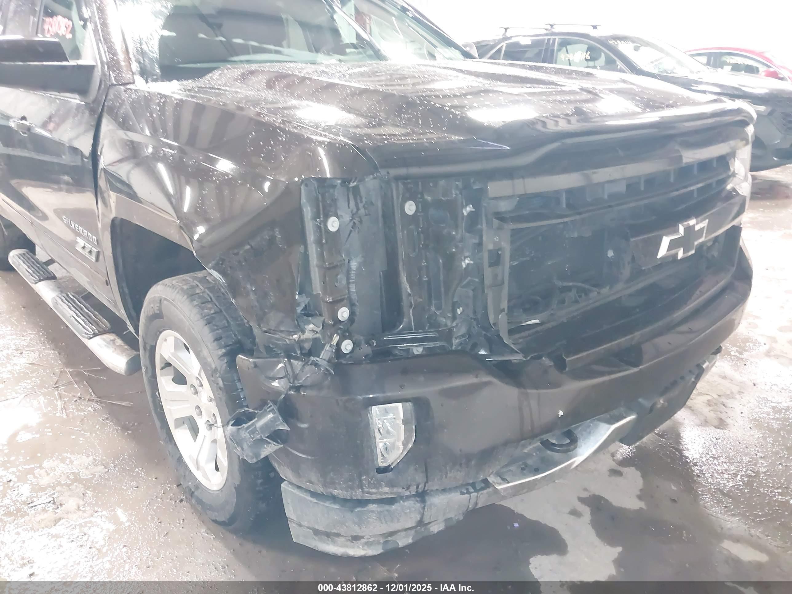 CHEVROLET SILVERADO image 6