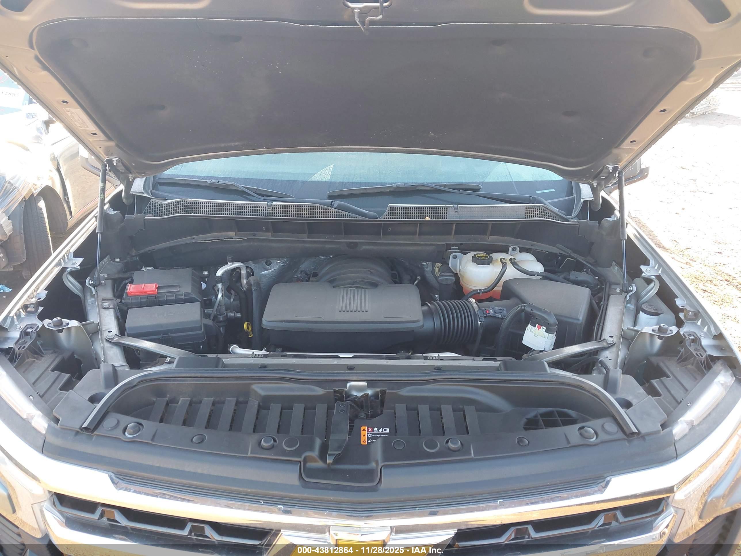 CHEVROLET SILVERADO image 10