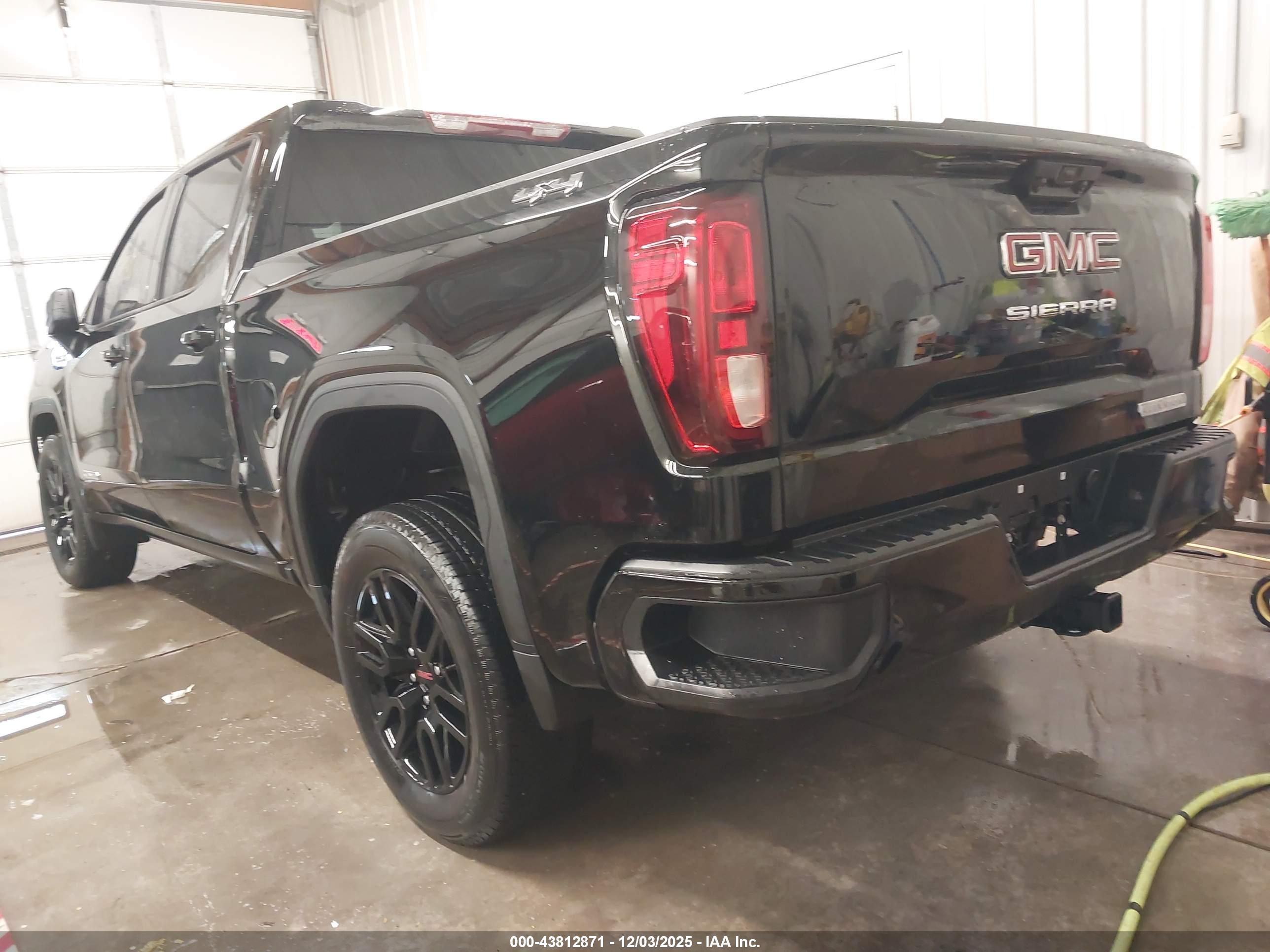 GMC SIERRA image 3