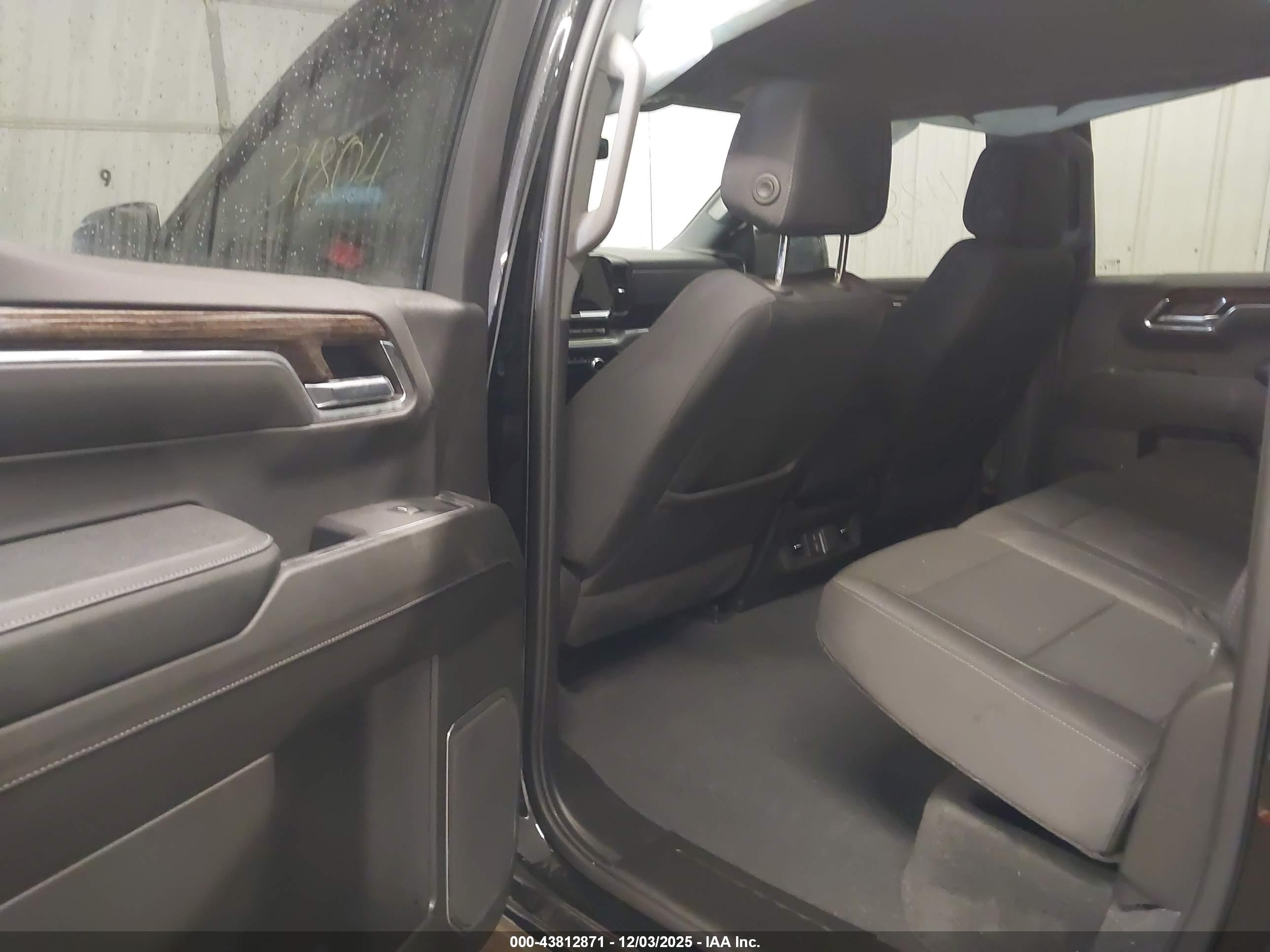 GMC SIERRA image 8