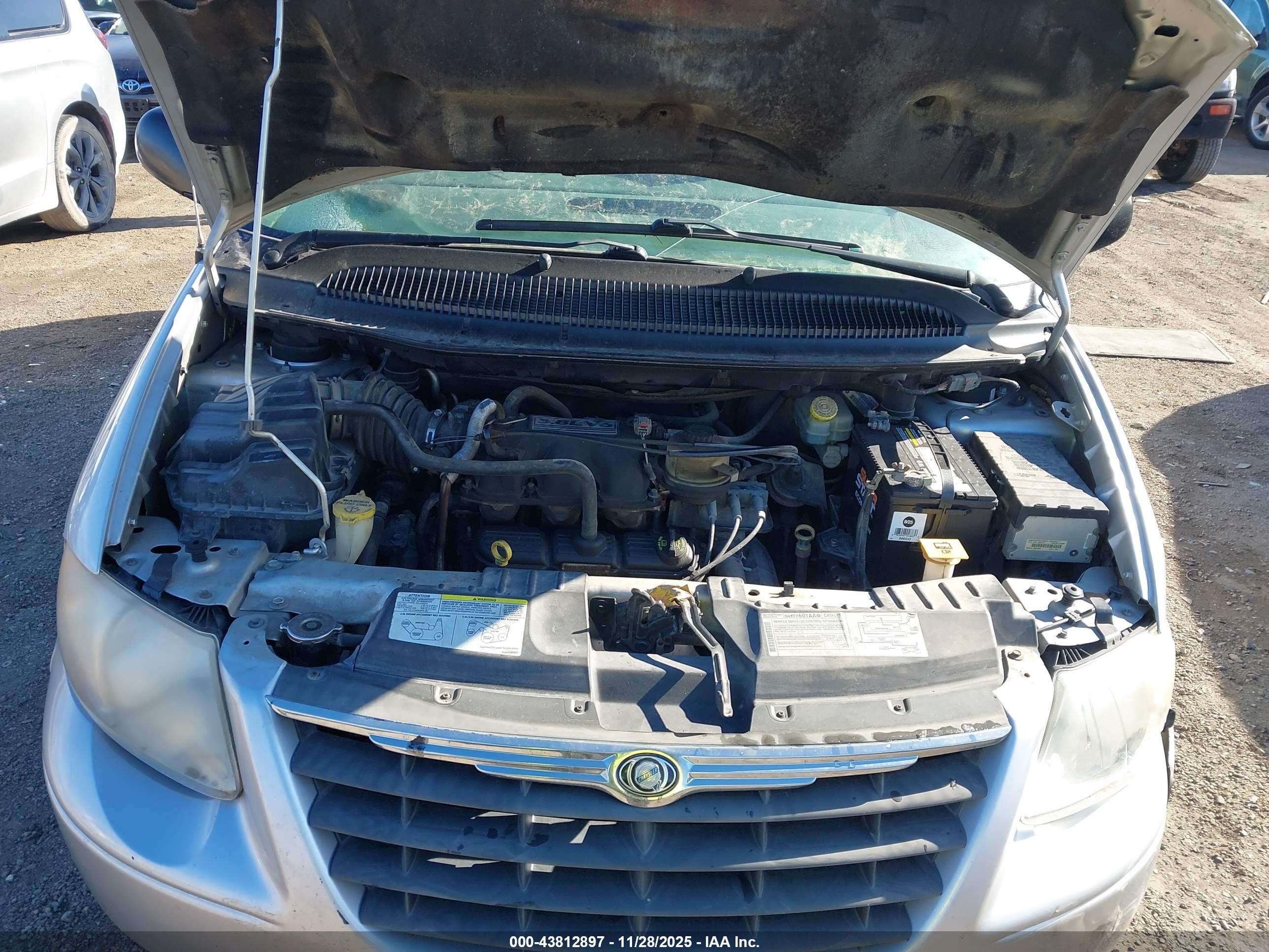 CHRYSLER TOWN image 10
