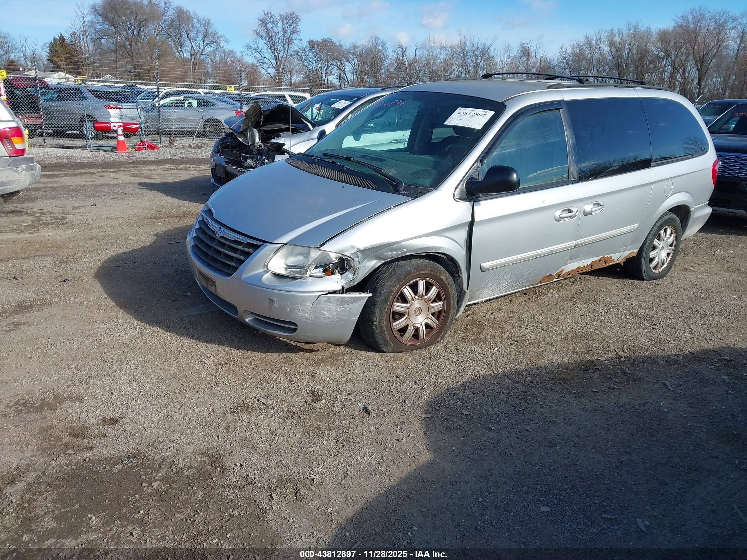 CHRYSLER TOWN image 2
