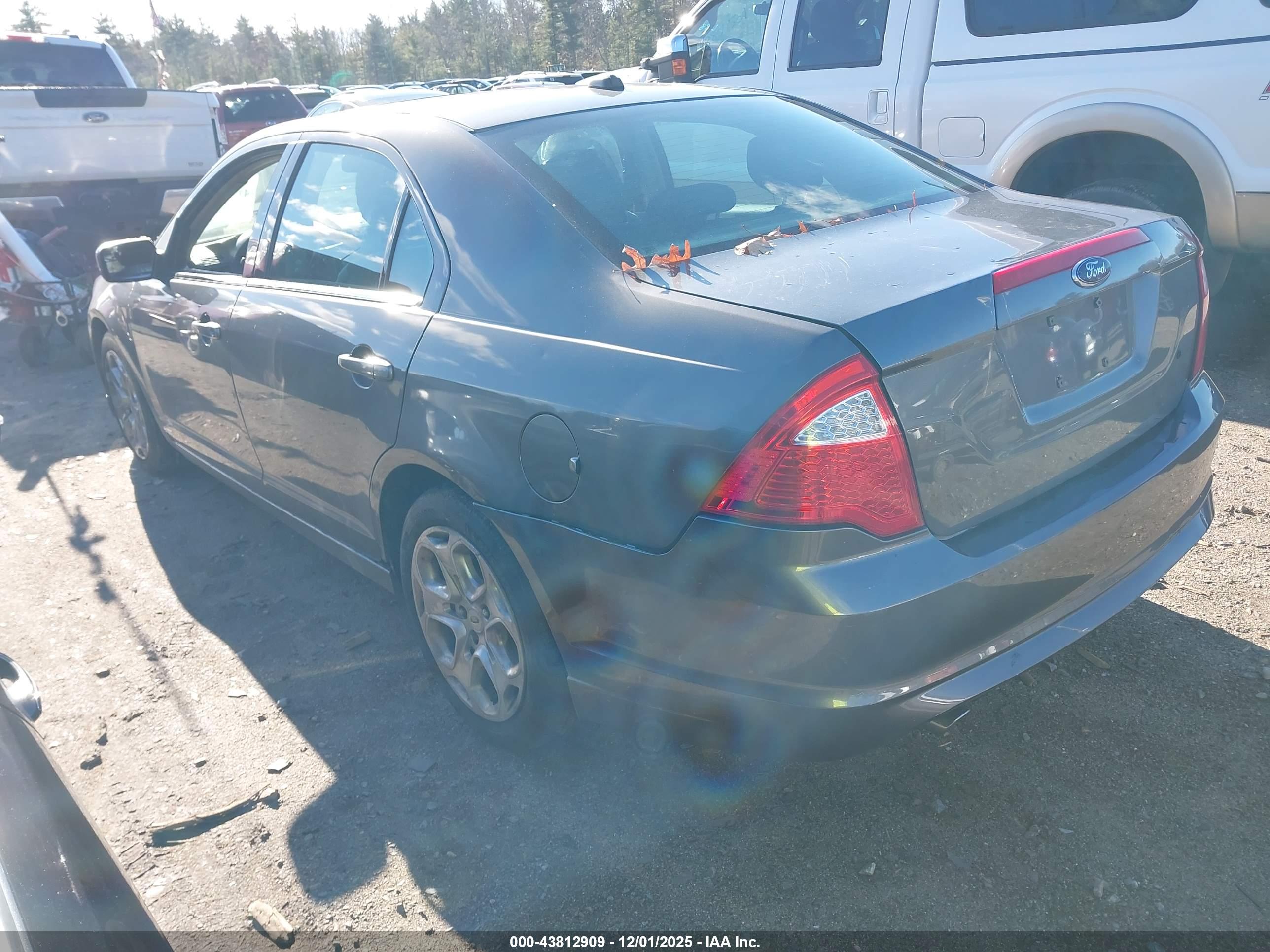 FORD FUSION image 3