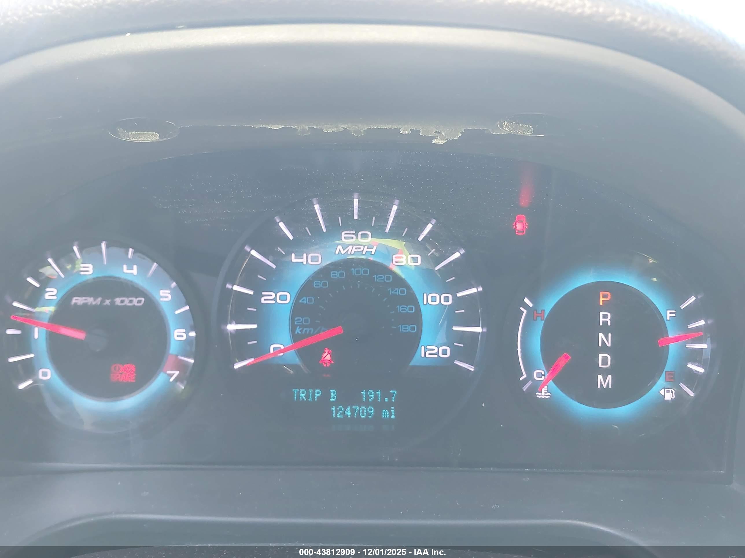 FORD FUSION image 7