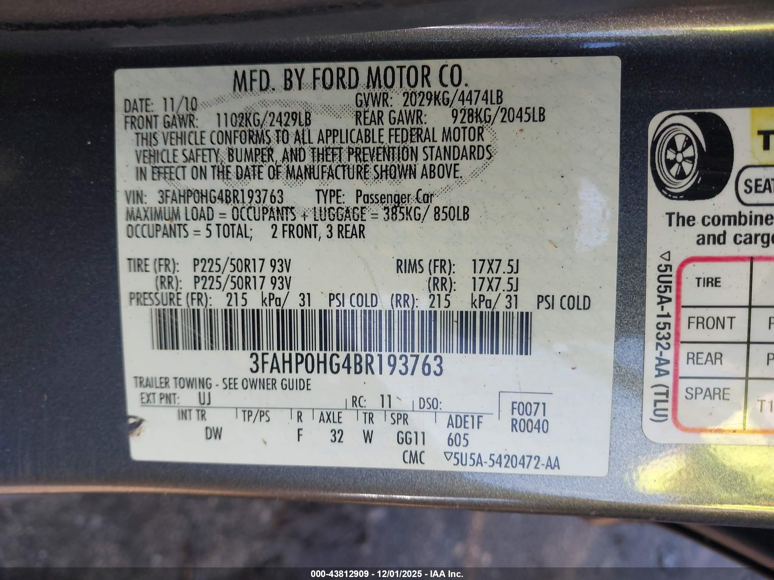 FORD FUSION image 9
