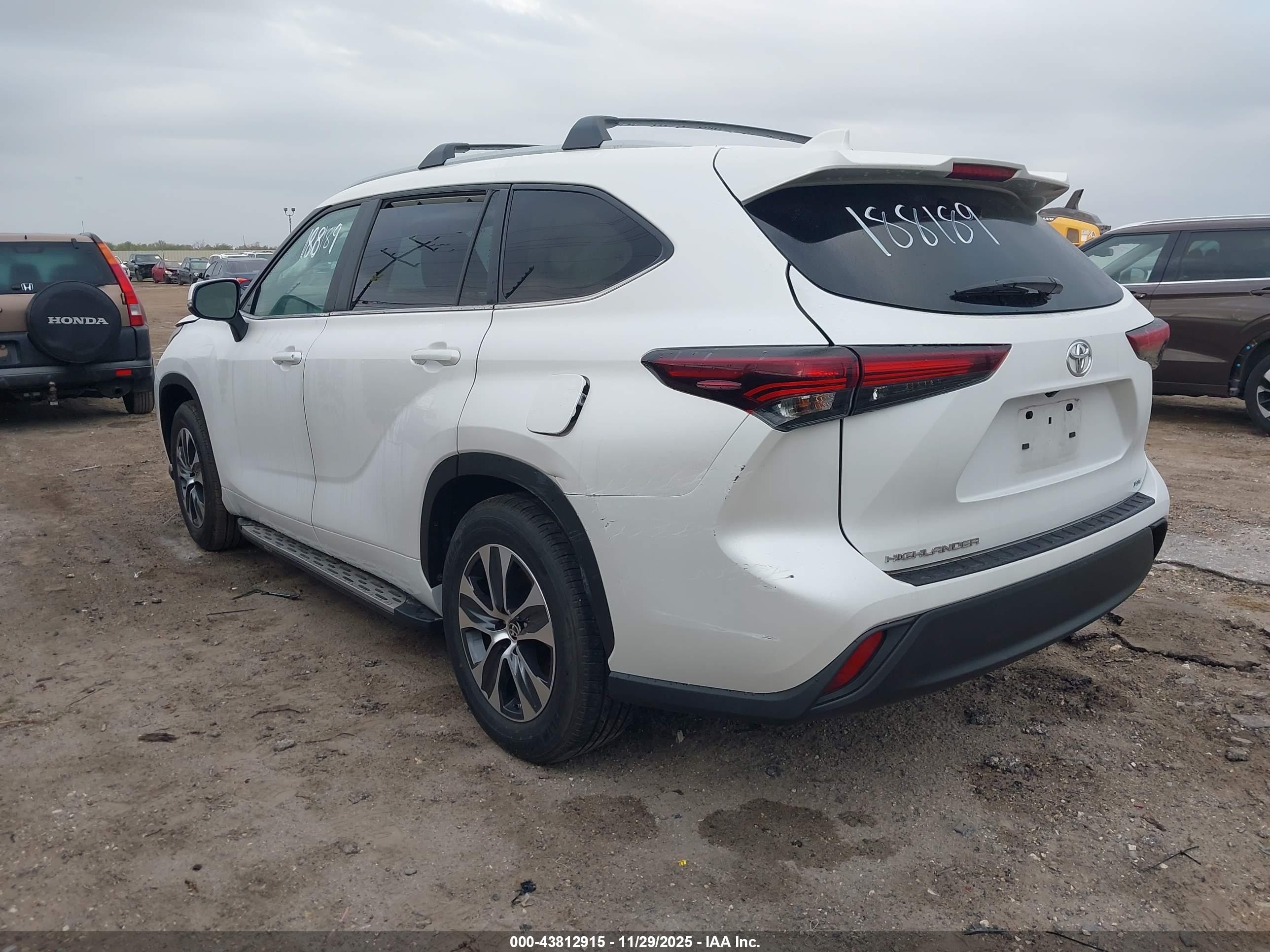 TOYOTA HIGHLANDER image 3