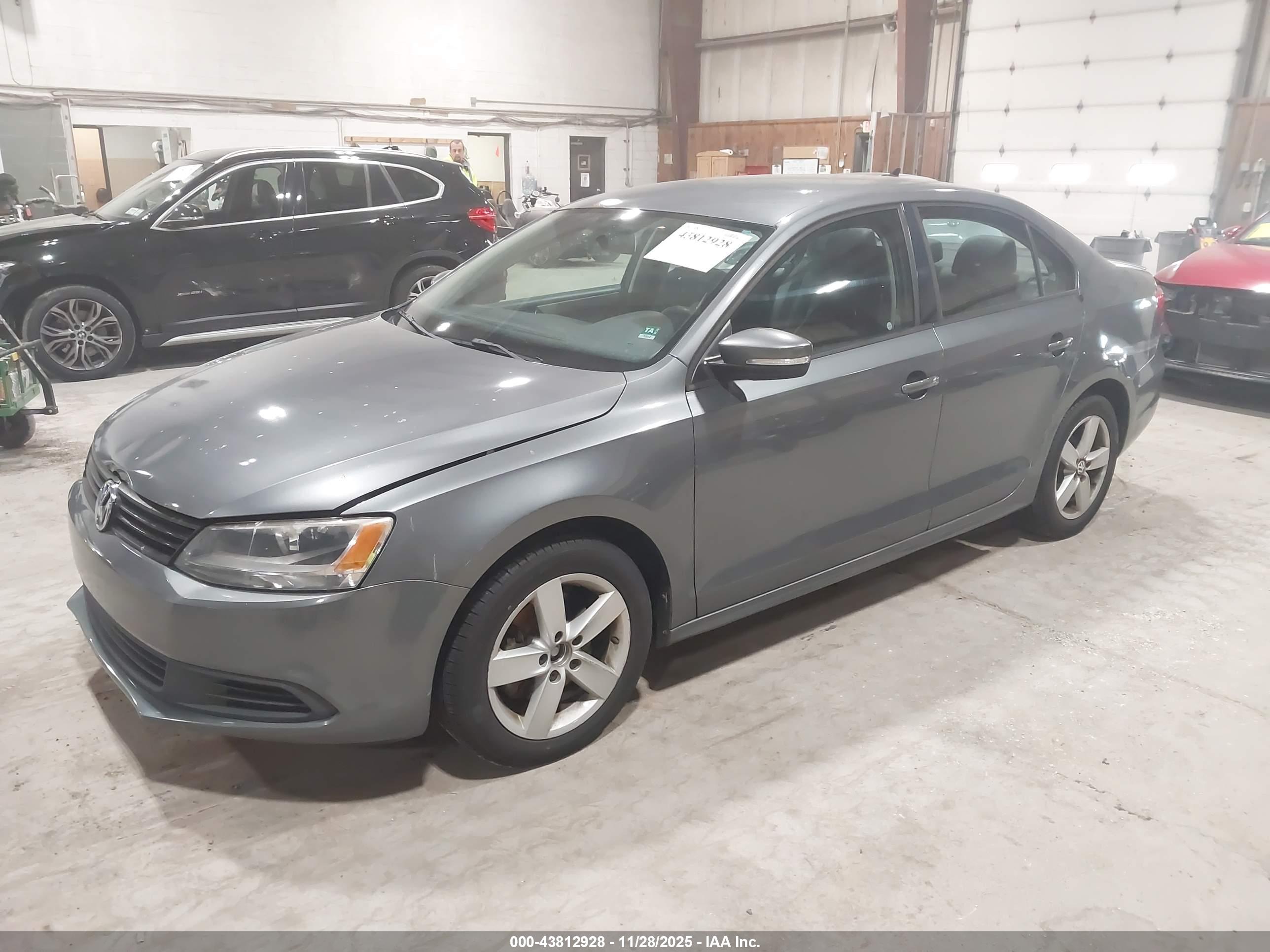 VOLKSWAGEN JETTA image 2