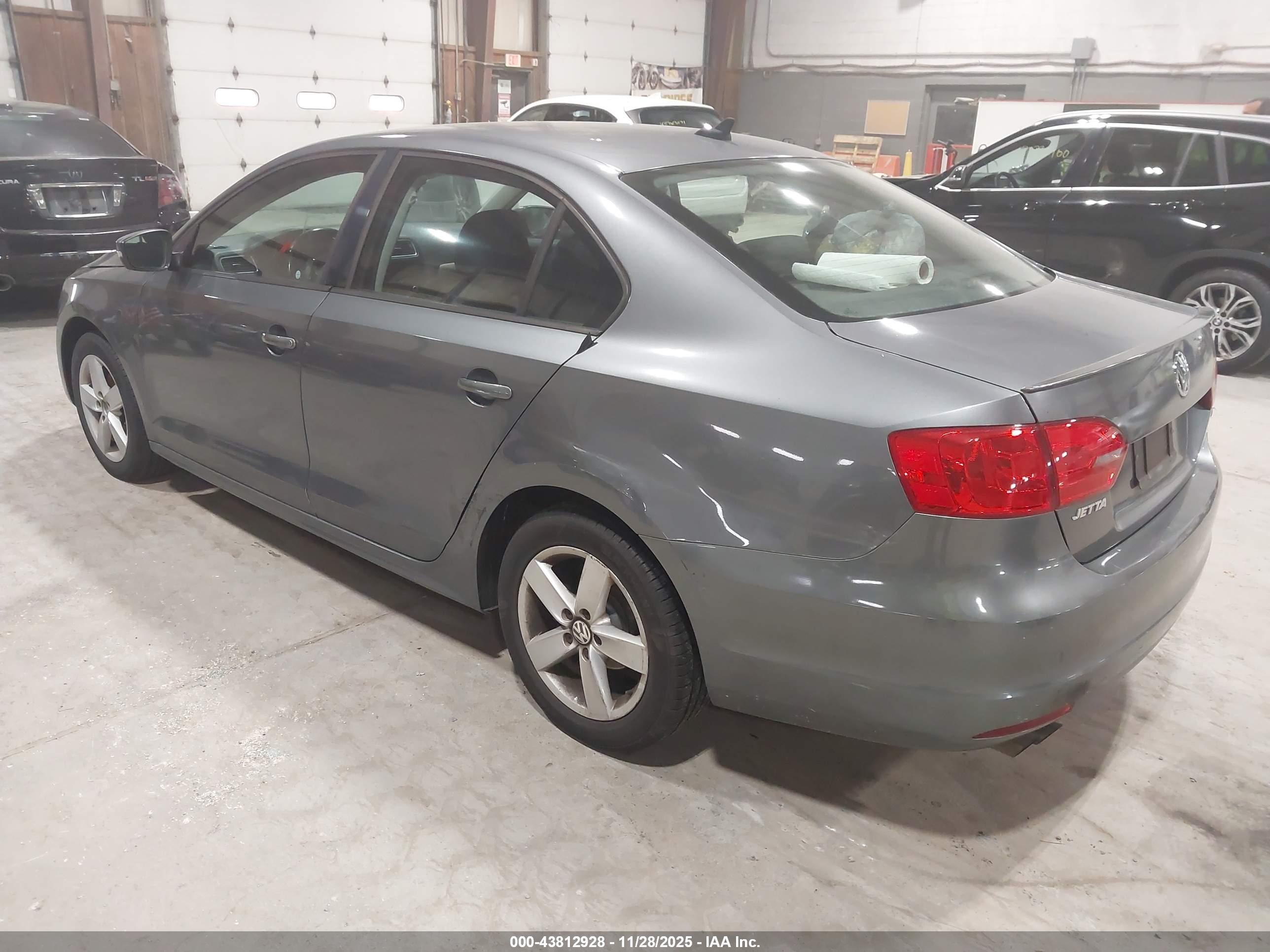 VOLKSWAGEN JETTA image 3