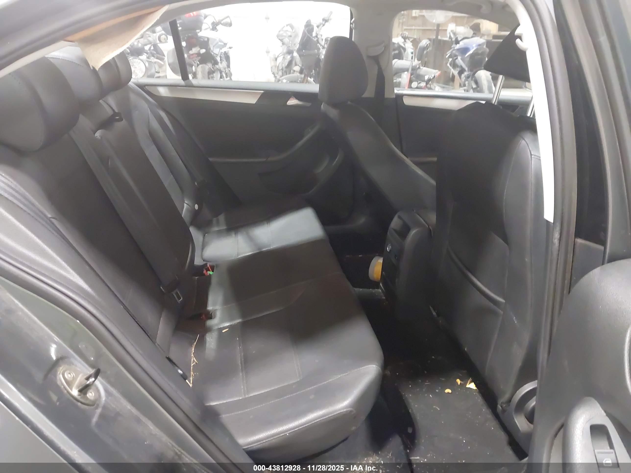 VOLKSWAGEN JETTA image 8