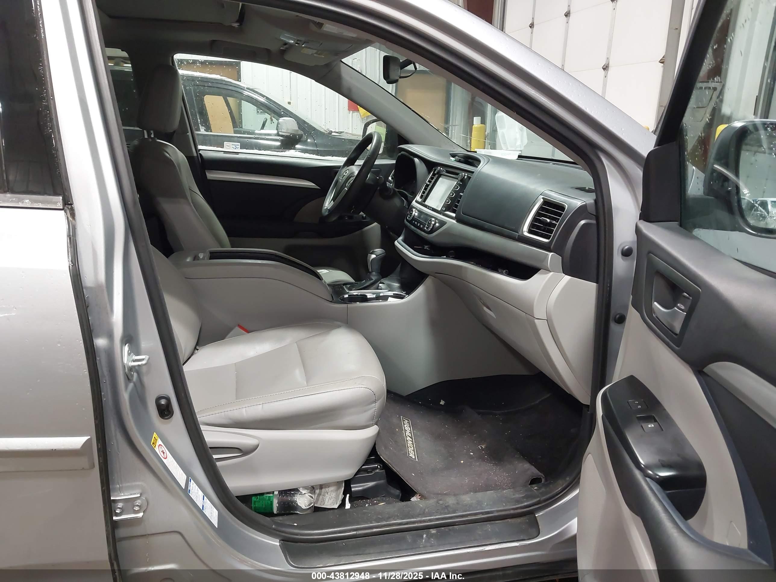 TOYOTA HIGHLANDER image 5