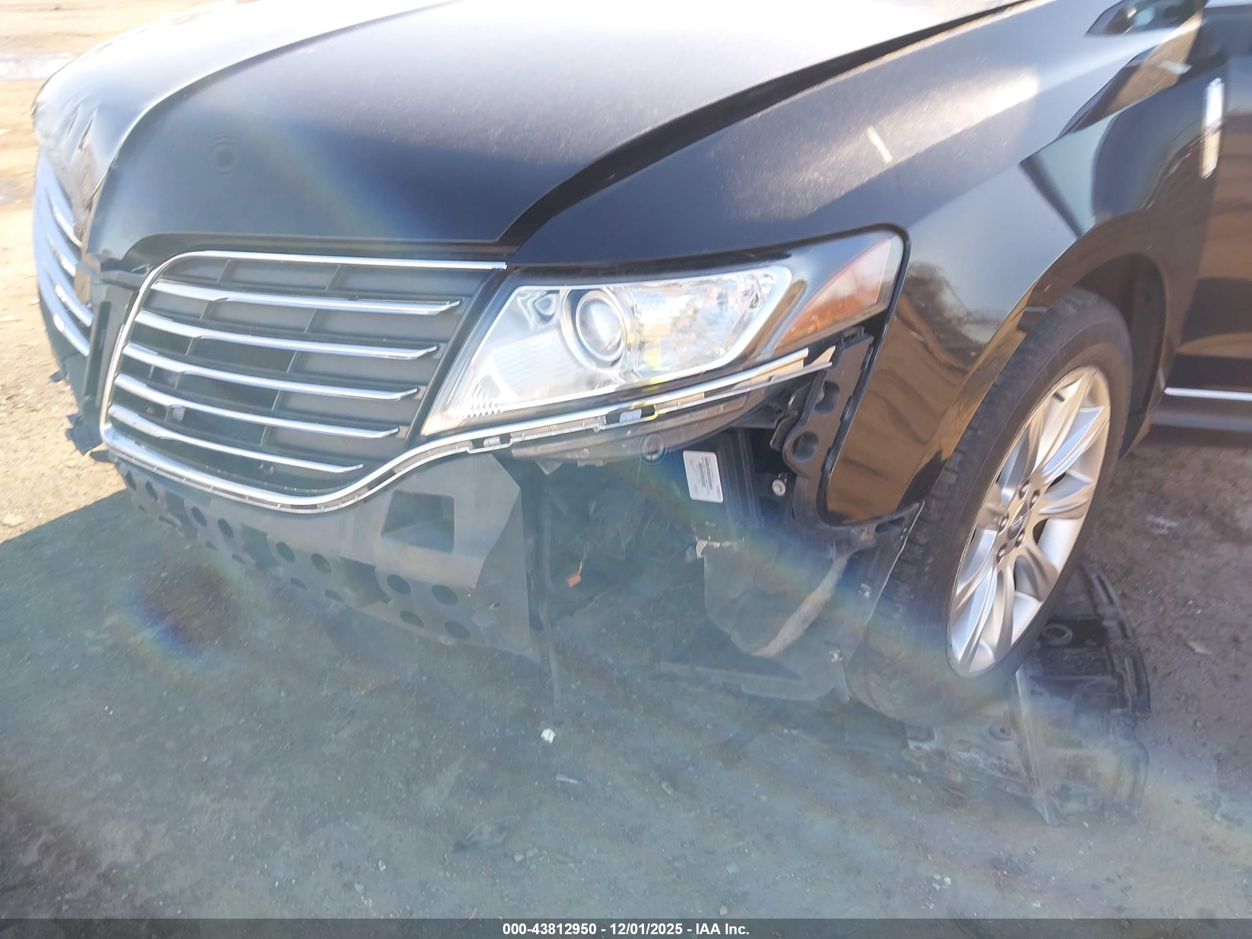 LINCOLN MKT image 6