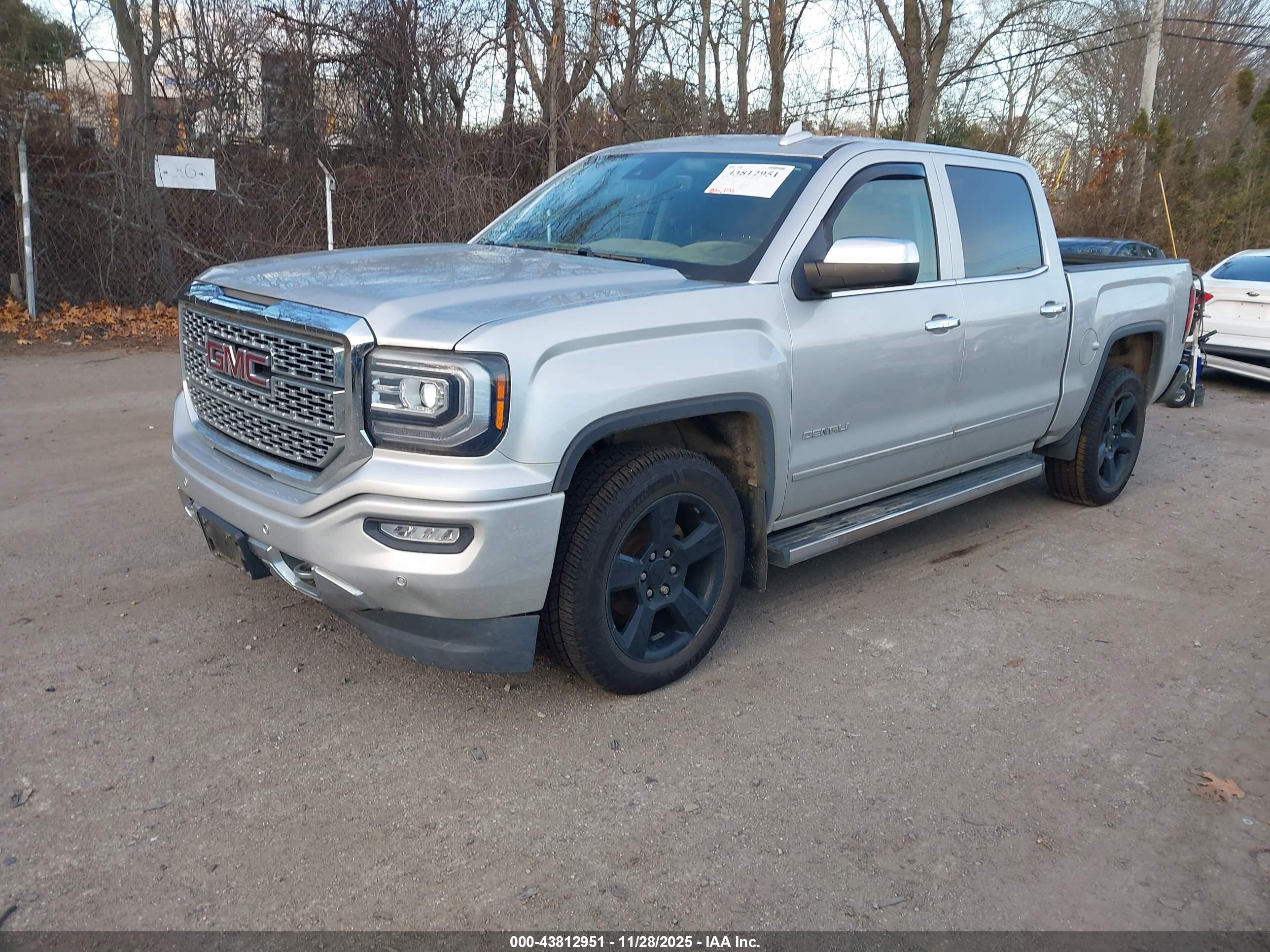 GMC SIERRA image 2