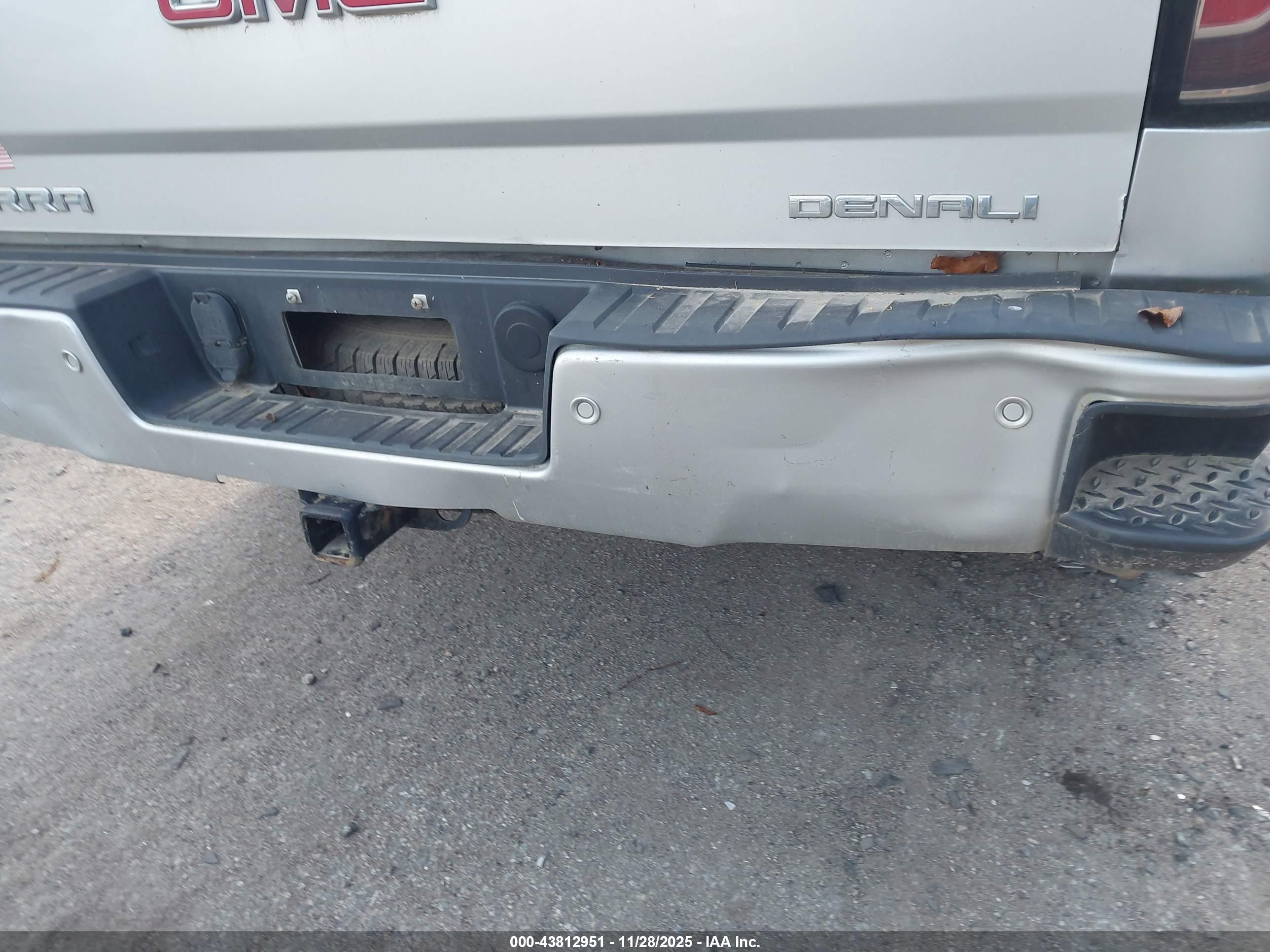GMC SIERRA image 6