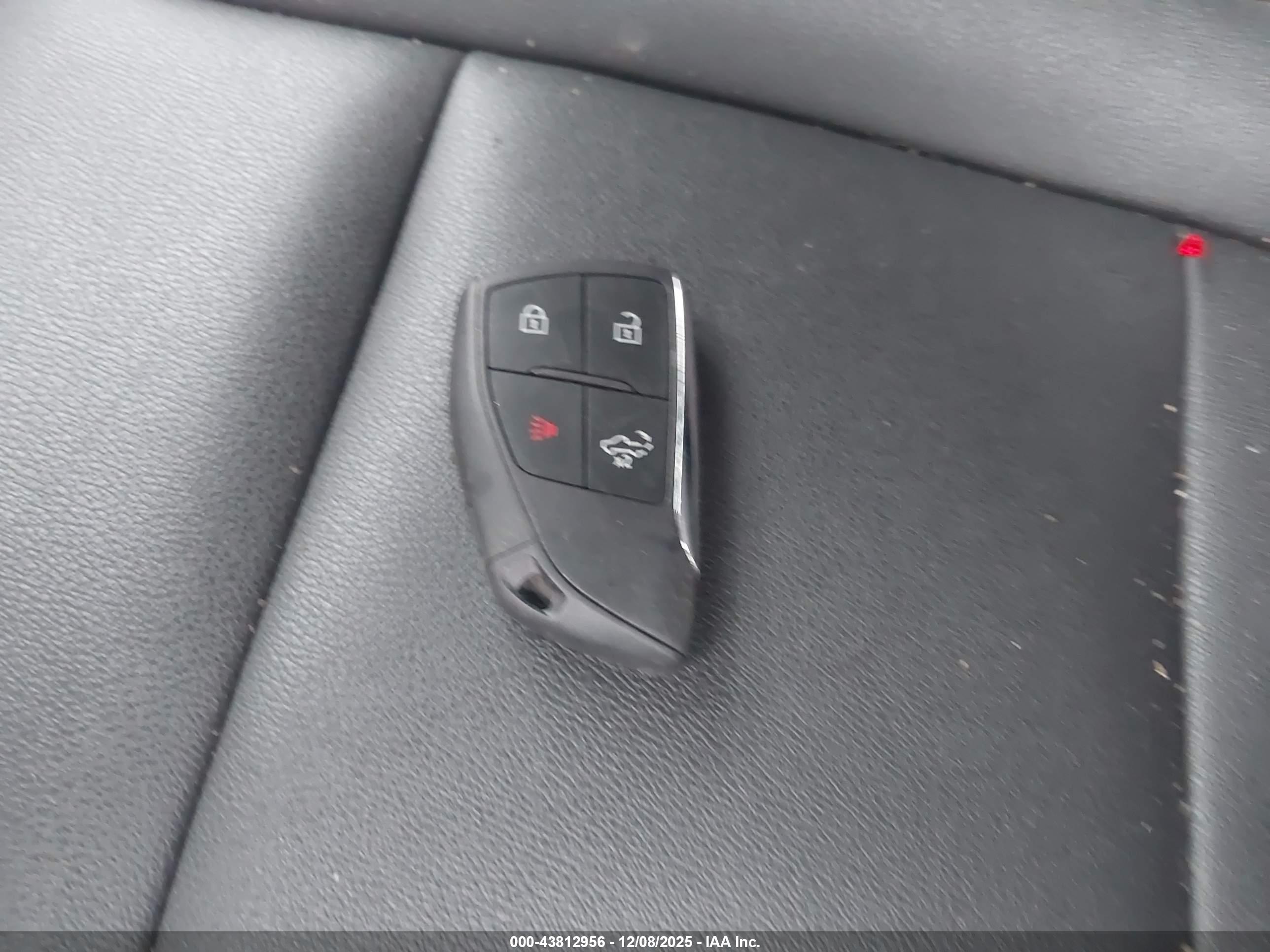 CHEVROLET SILVERADO image 11