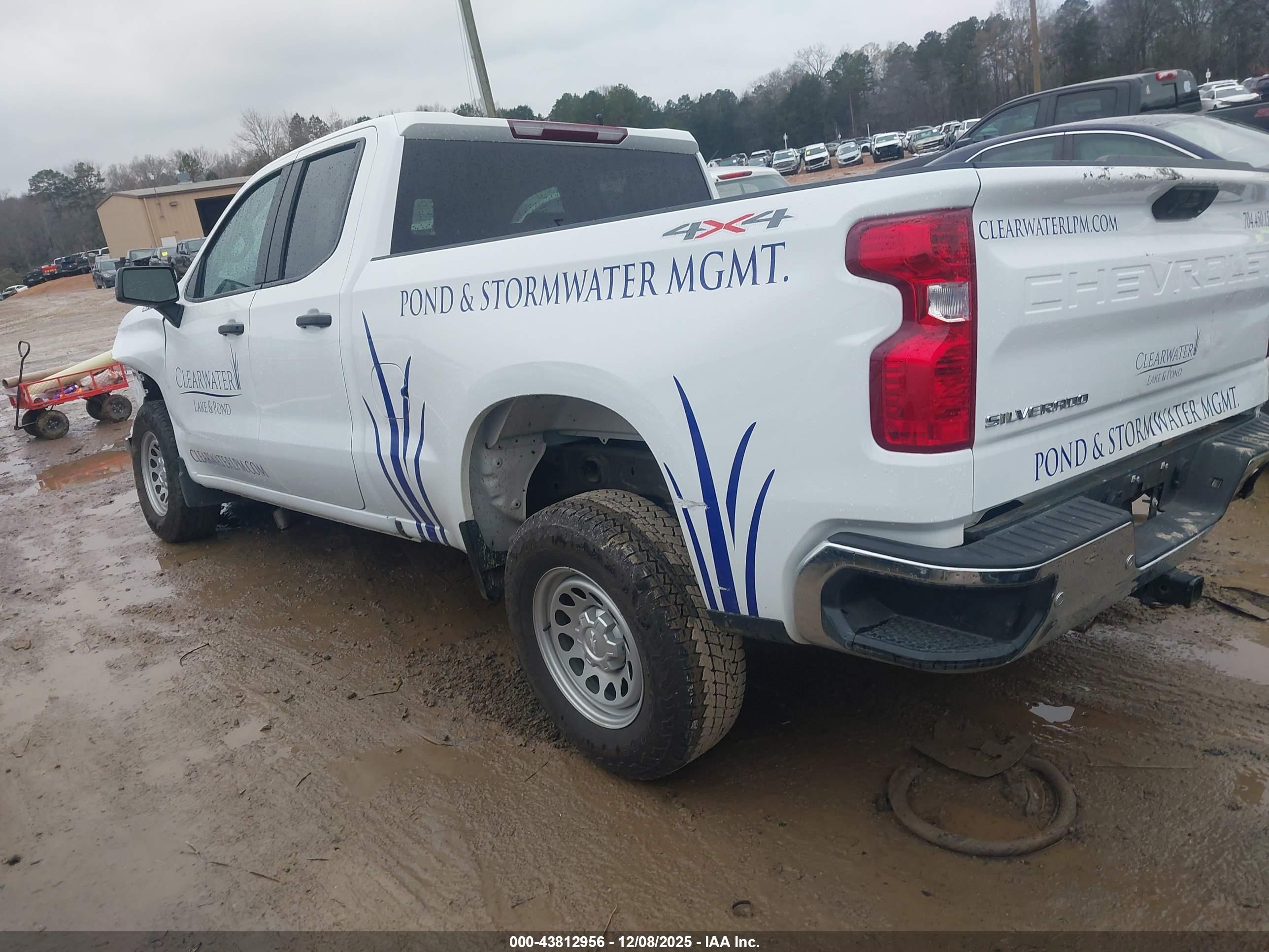 CHEVROLET SILVERADO image 3