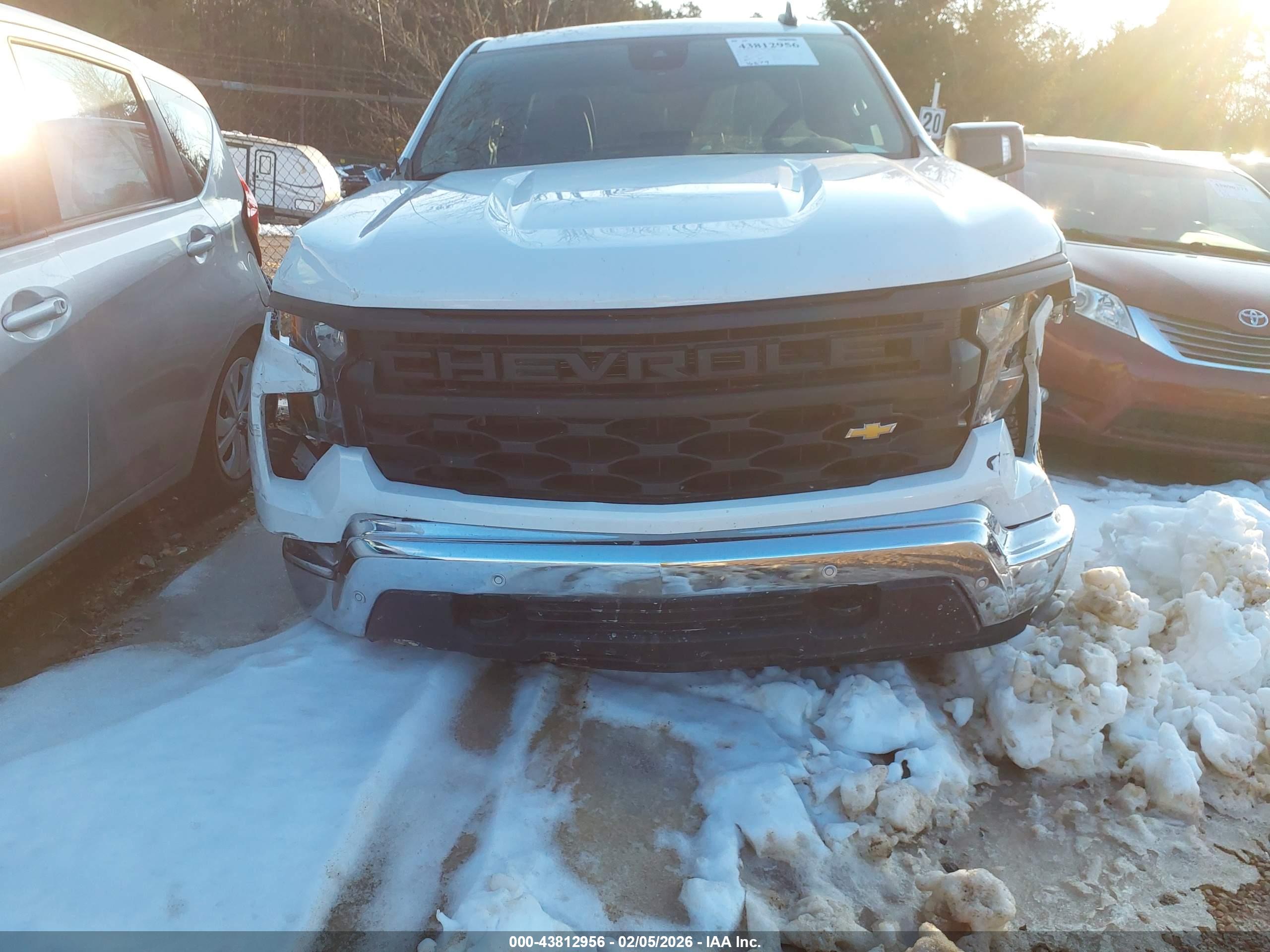 CHEVROLET SILVERADO image 6