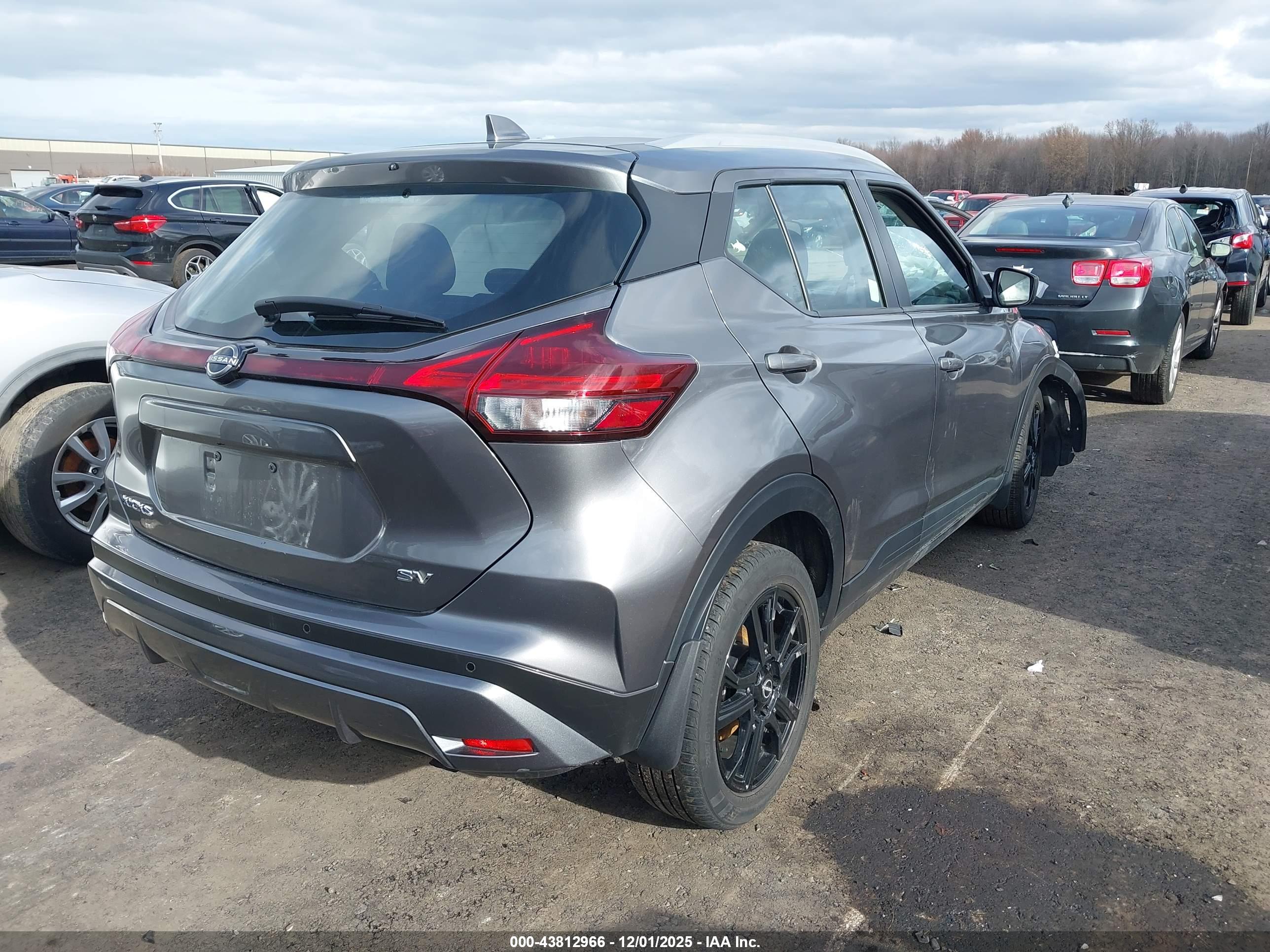 NISSAN KICKS image 4