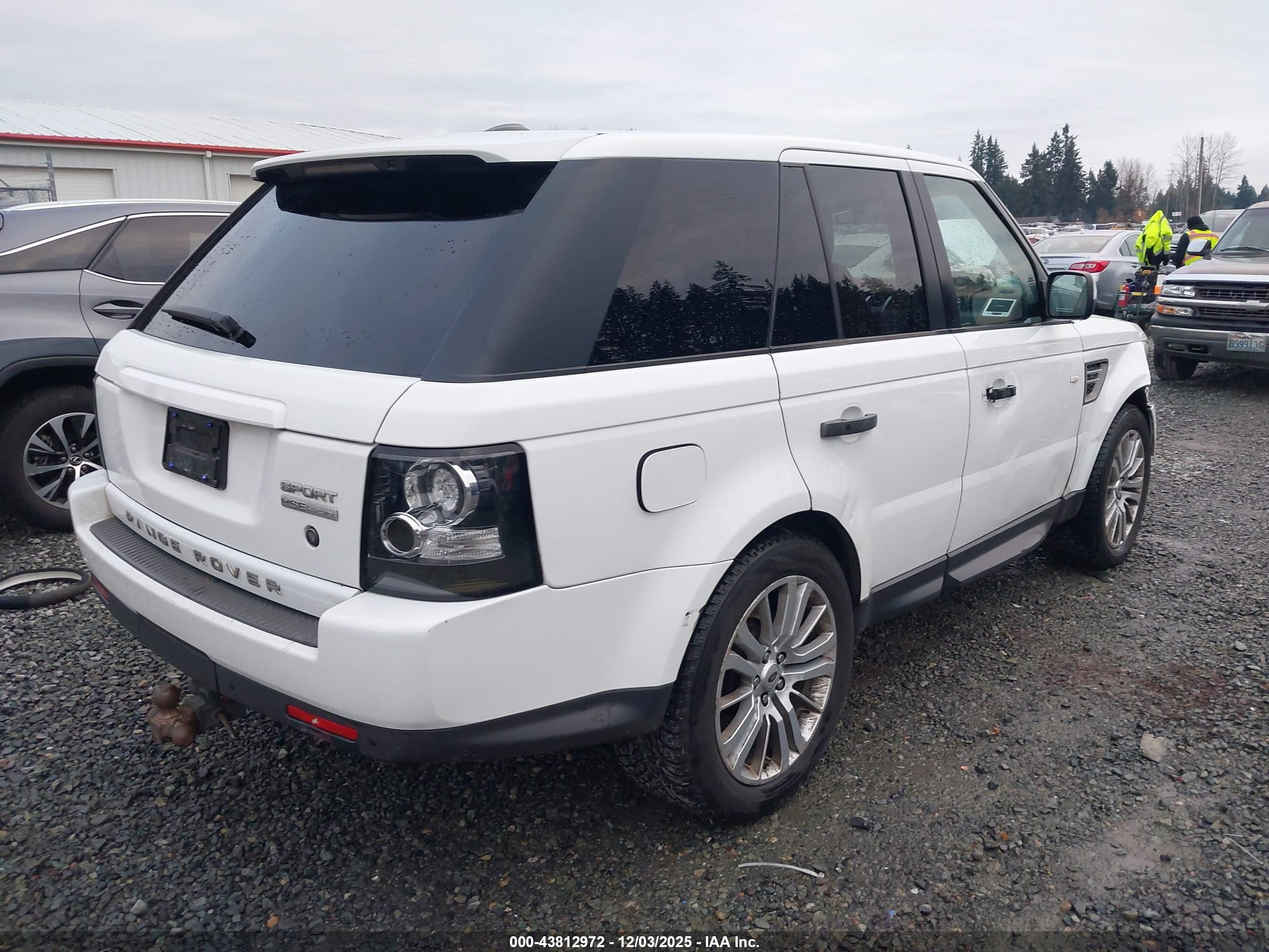 LAND ROVER image 4
