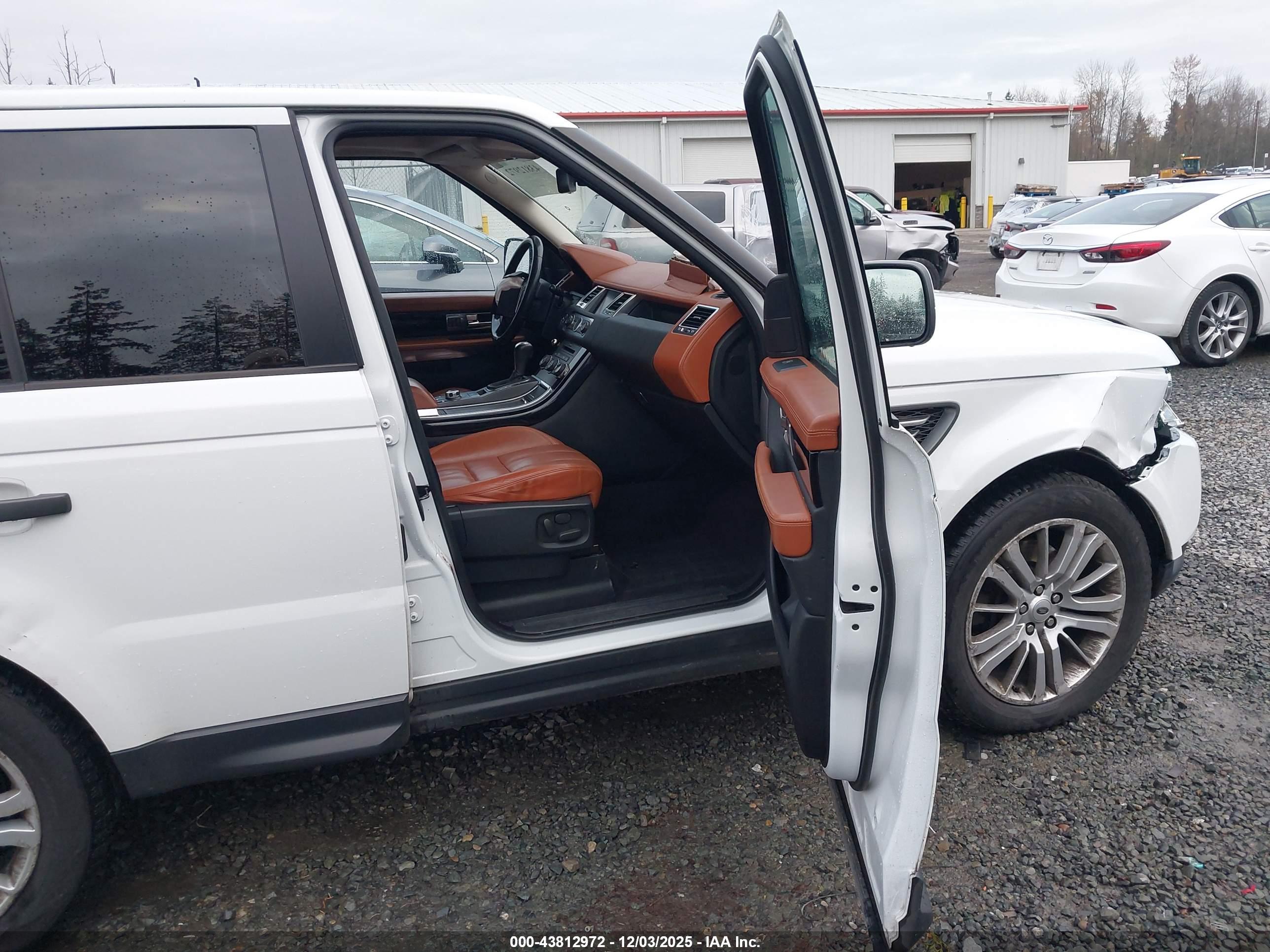 LAND ROVER image 5