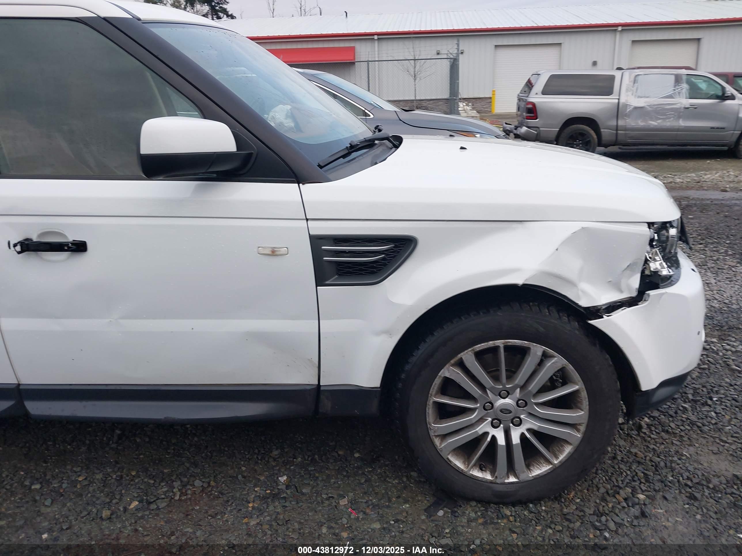 LAND ROVER image 6