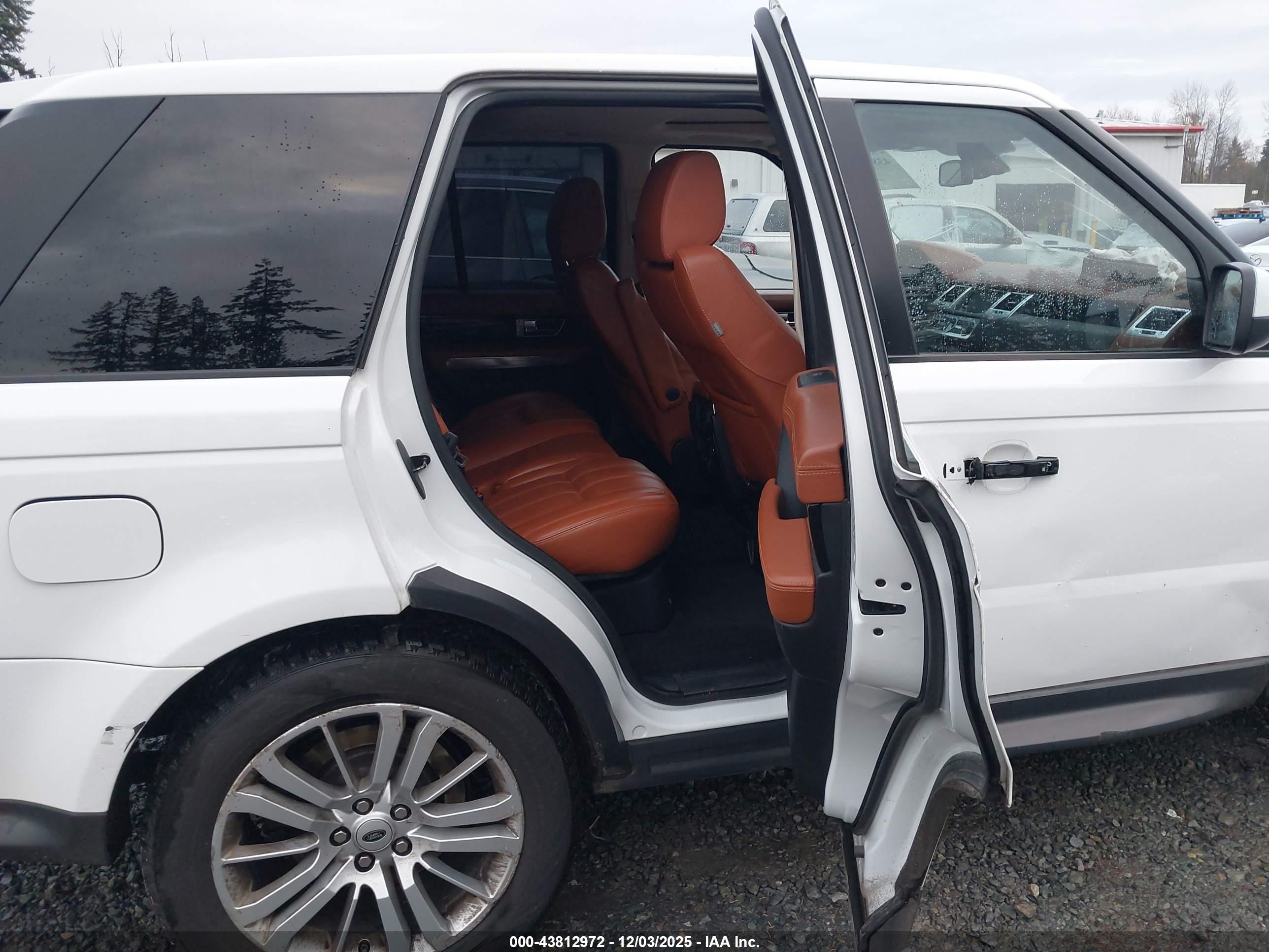 LAND ROVER image 8