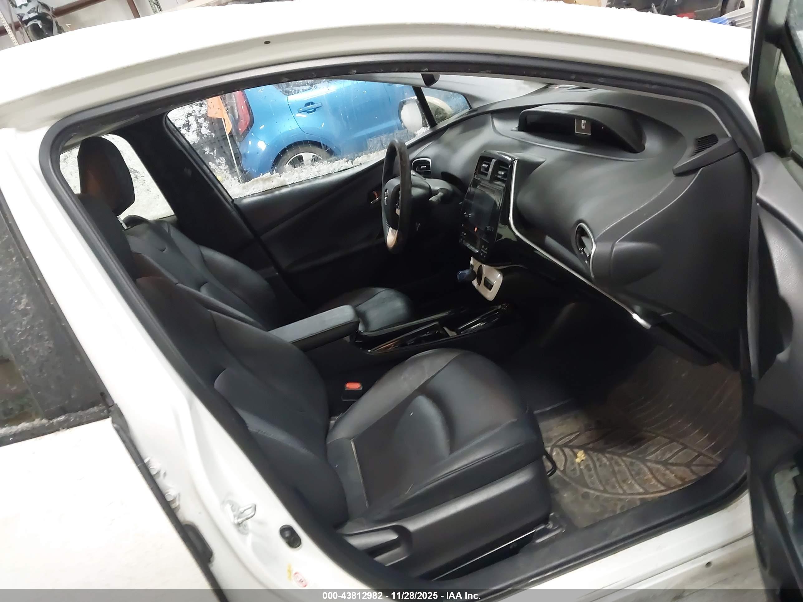 TOYOTA PRIUS image 5