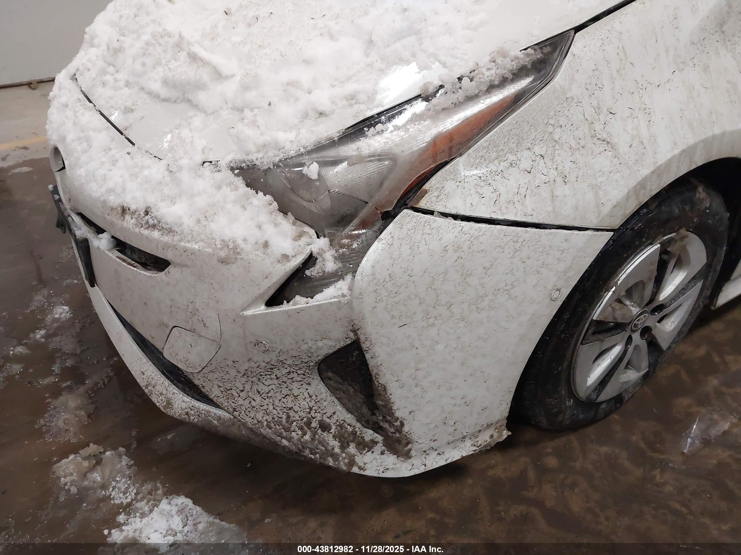 TOYOTA PRIUS image 6