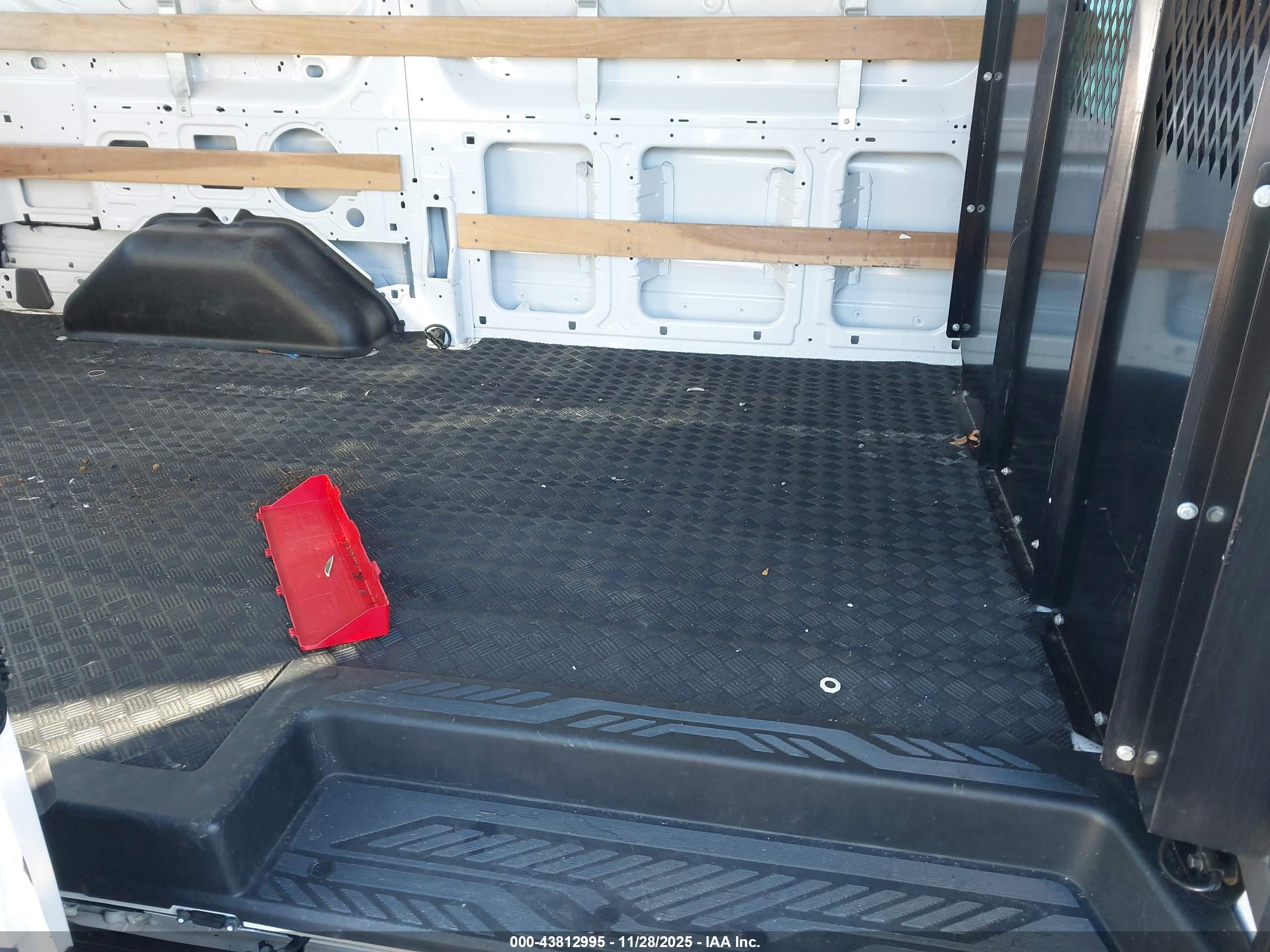 FORD TRANSIT-250 image 8