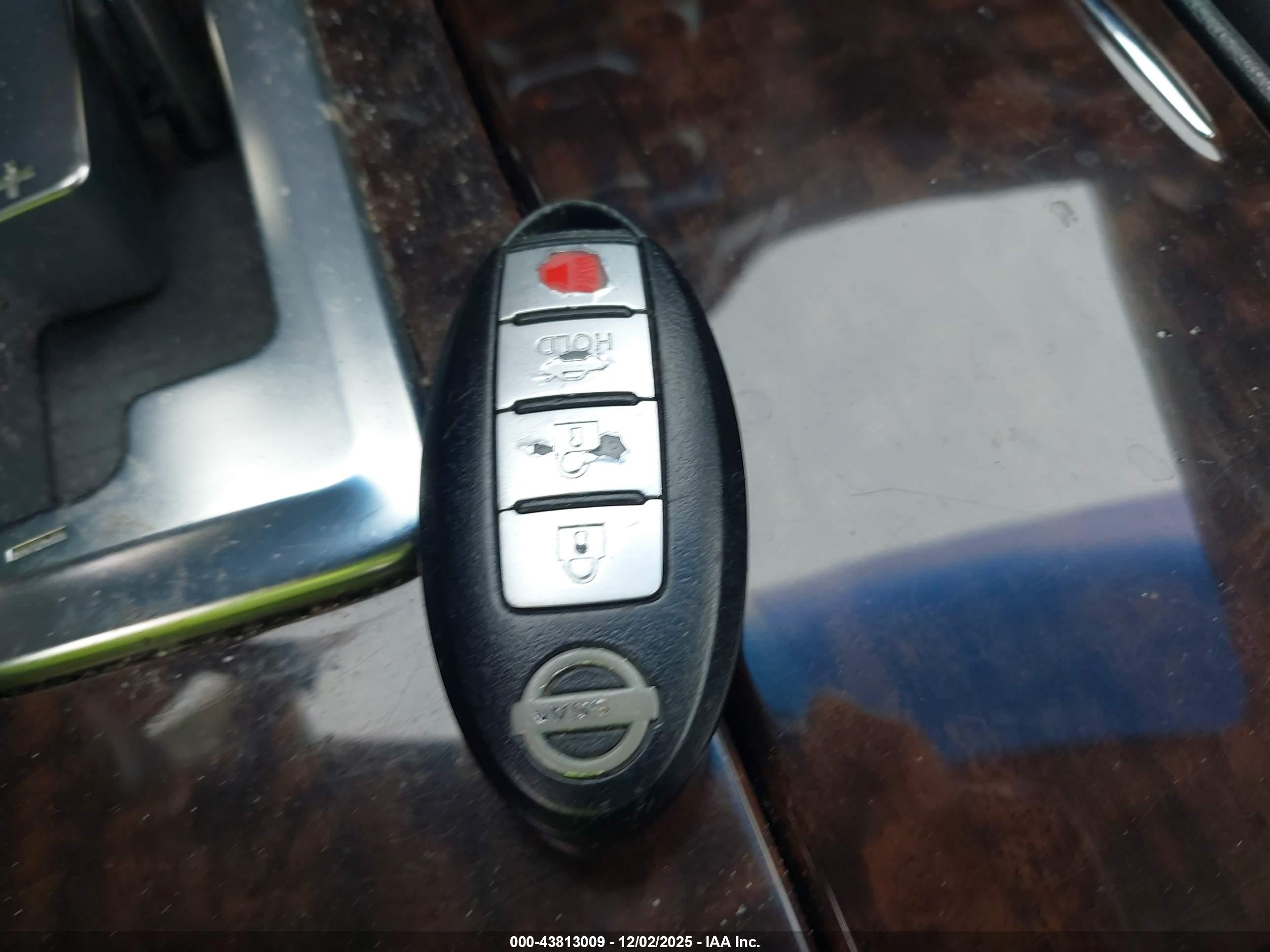 NISSAN MAXIMA image 11