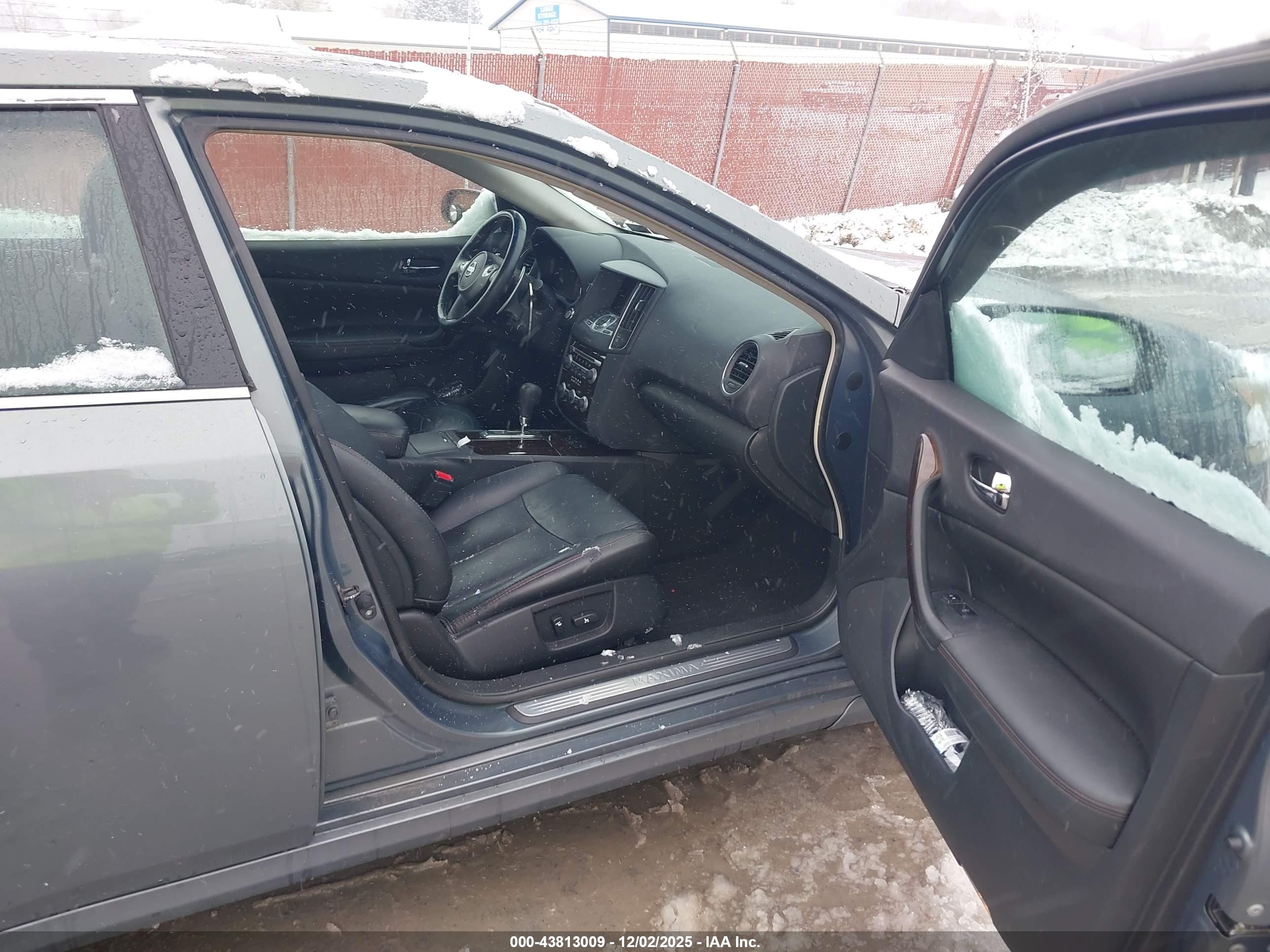 NISSAN MAXIMA image 5