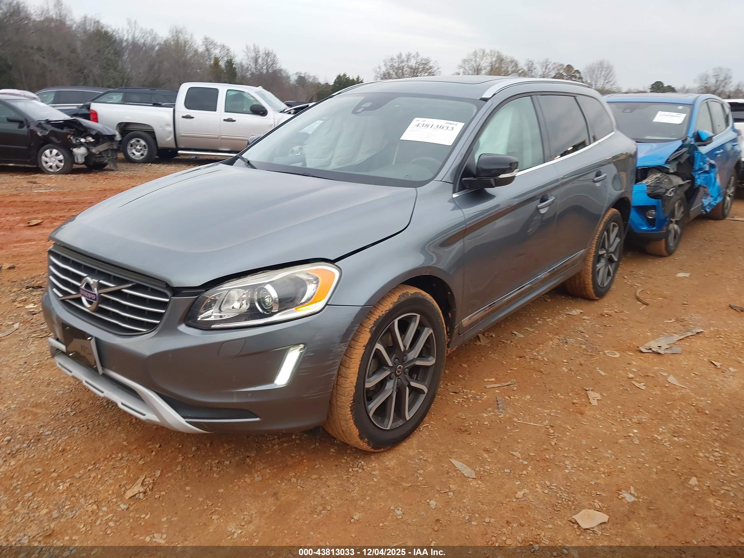VOLVO XC60 image 2