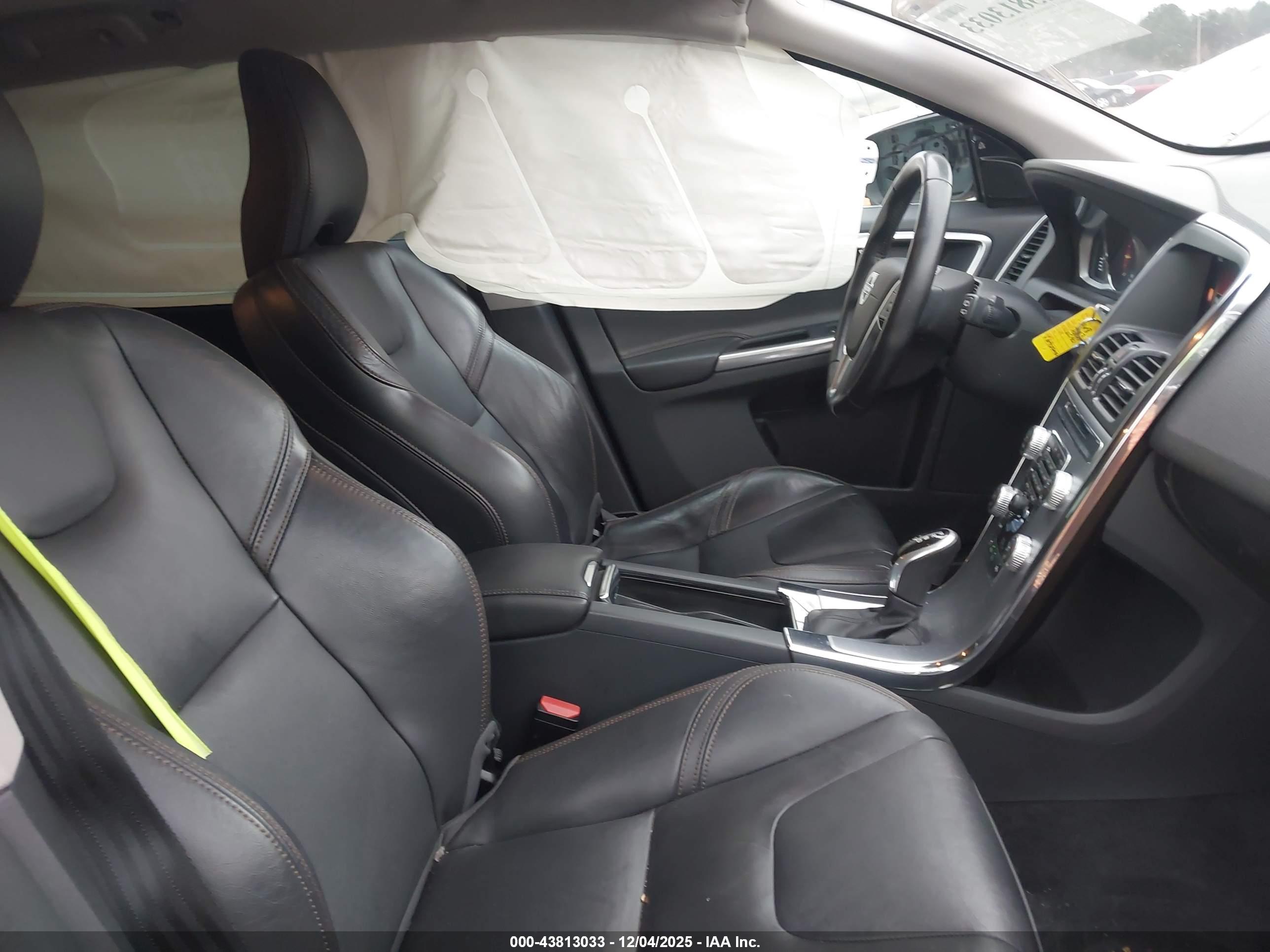 VOLVO XC60 image 5
