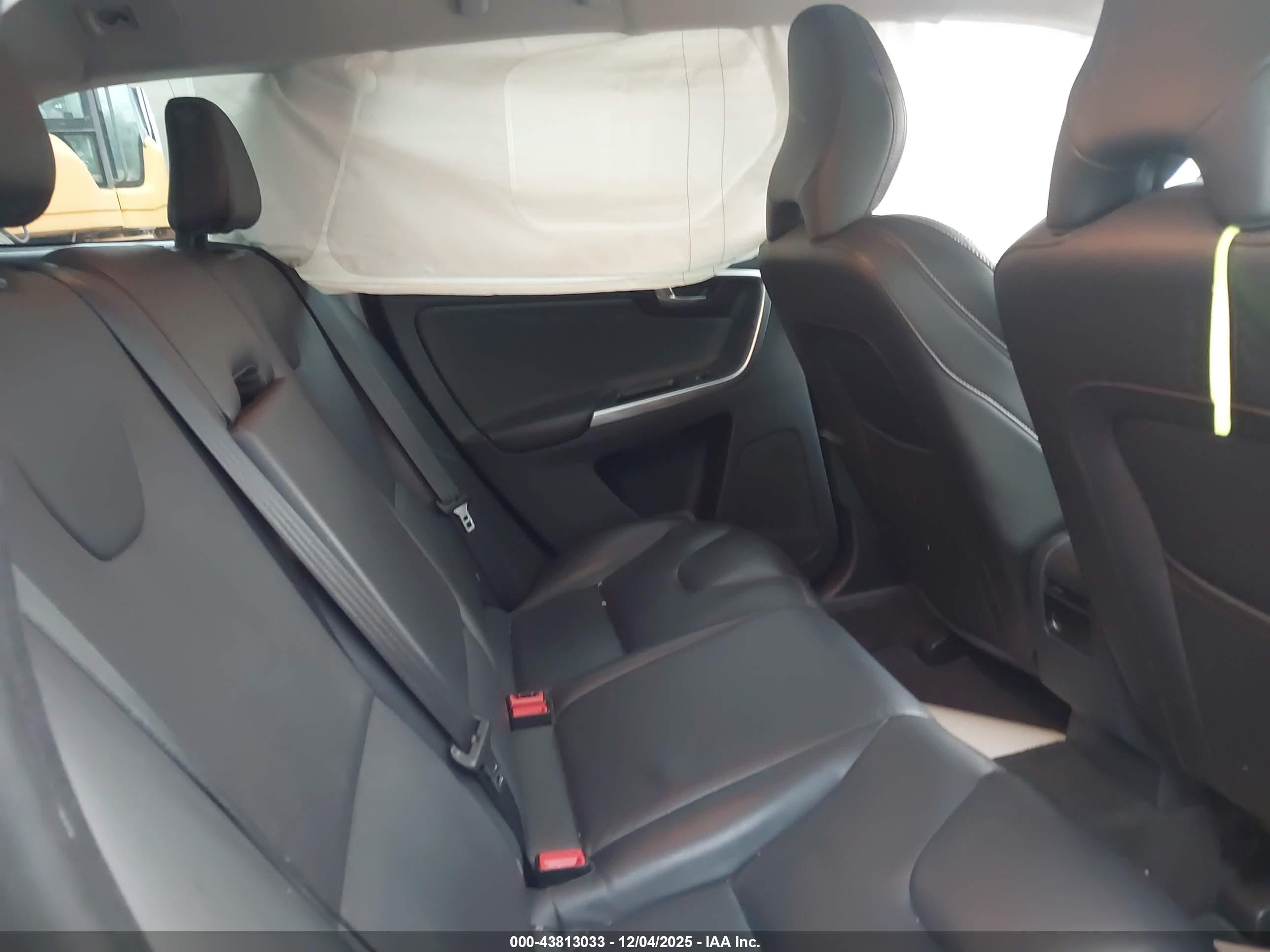 VOLVO XC60 image 8