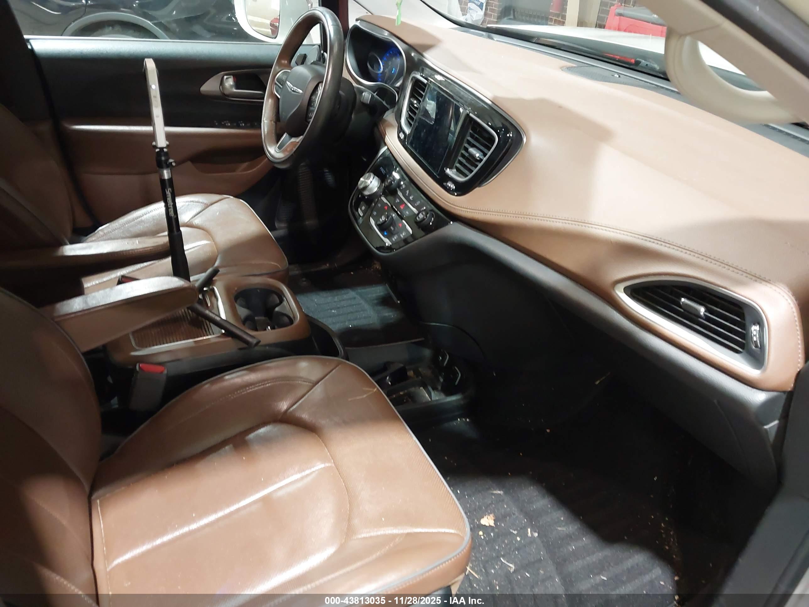 CHRYSLER PACIFICA image 5