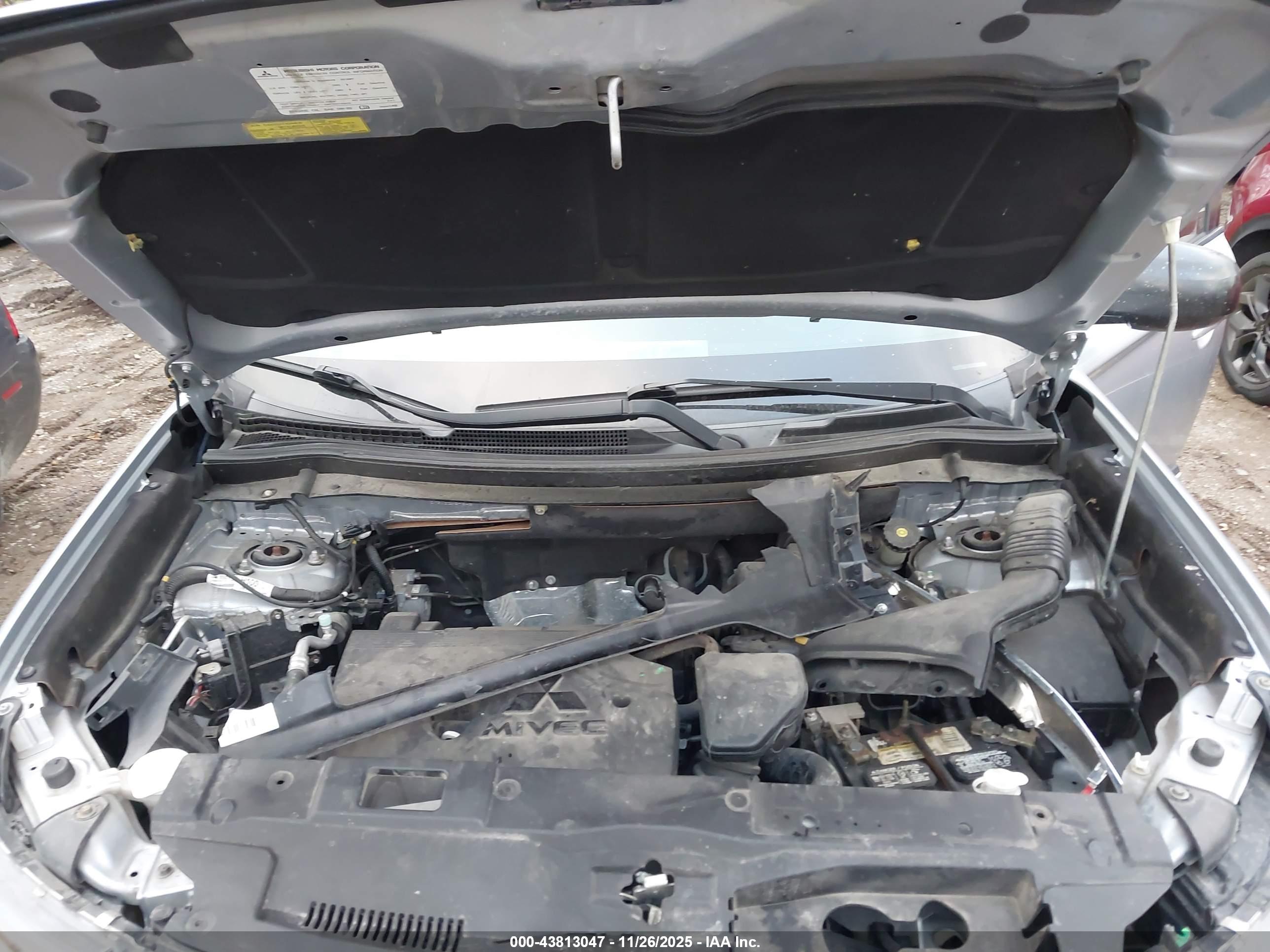 MITSUBISHI OUTLANDER image 10
