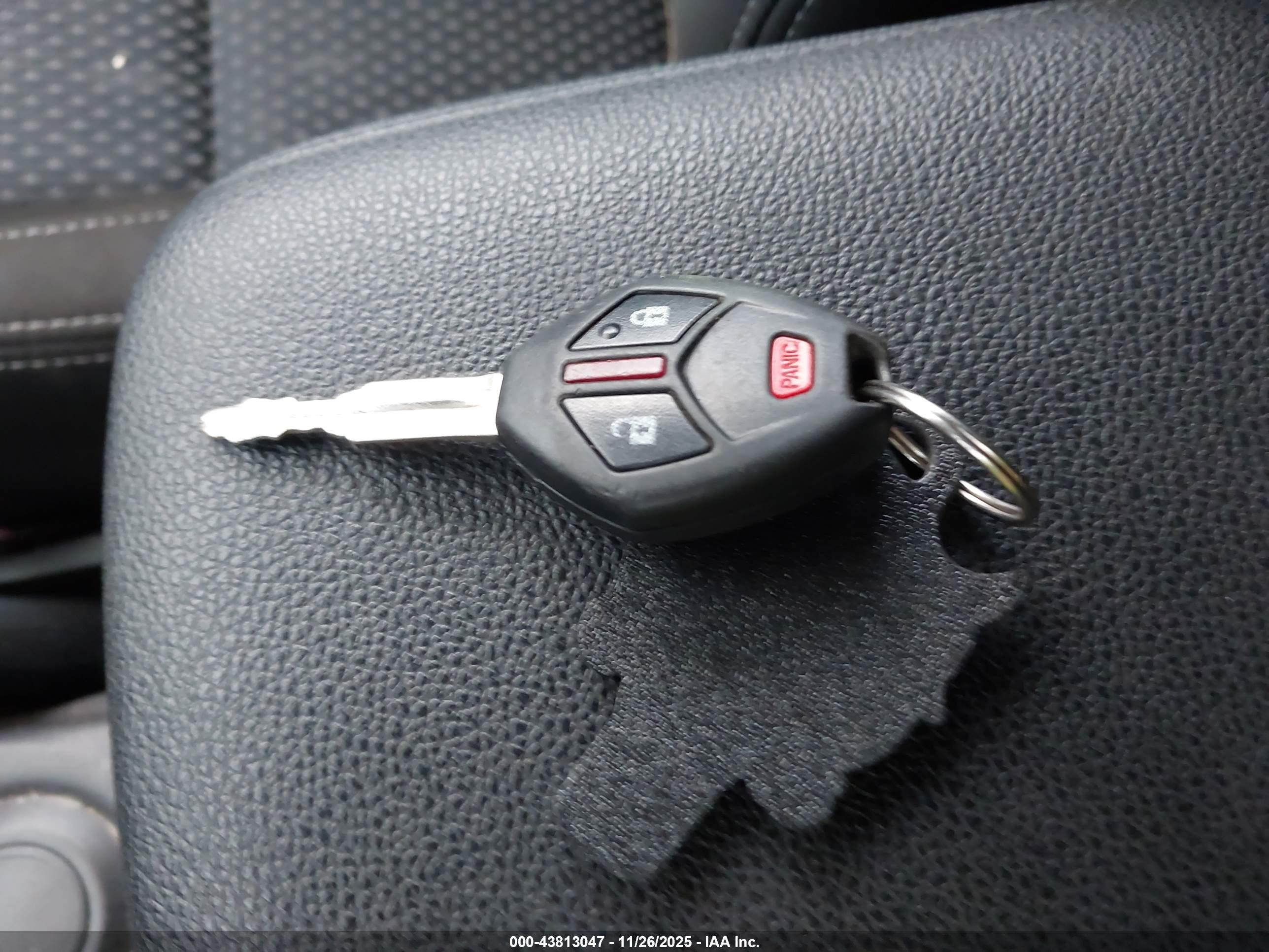 MITSUBISHI OUTLANDER image 11
