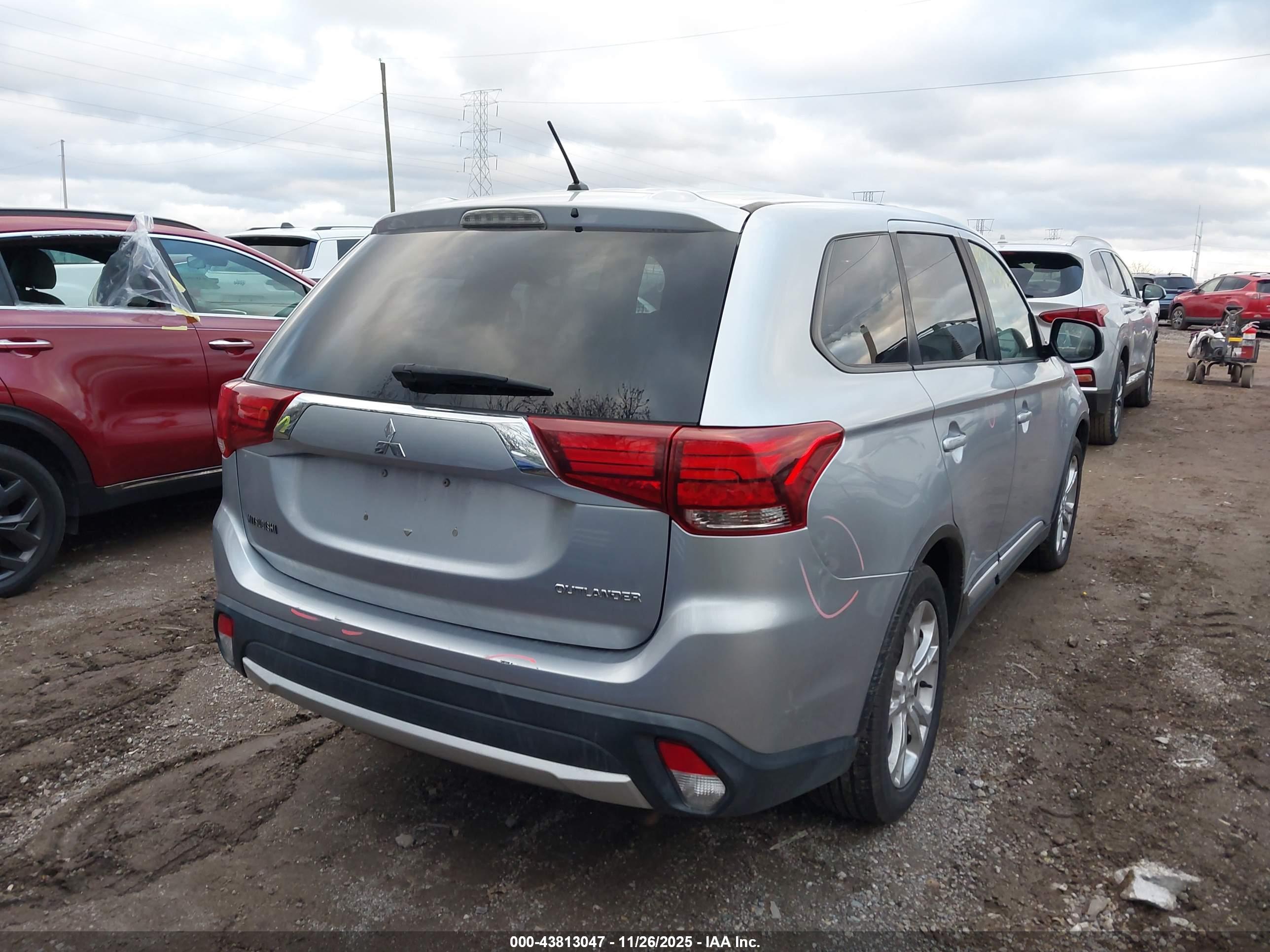 MITSUBISHI OUTLANDER image 4