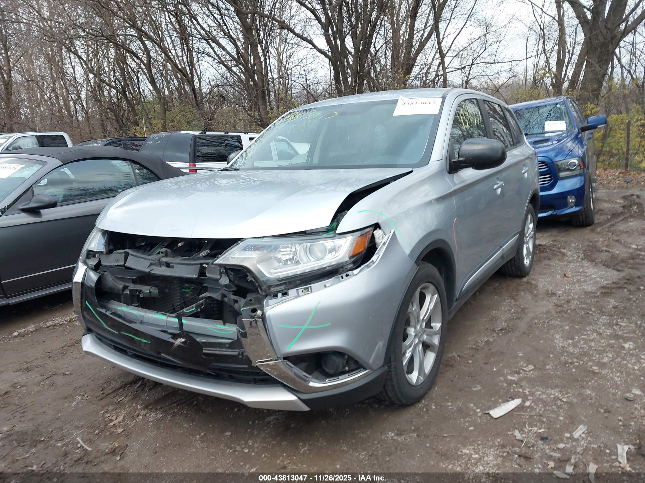 MITSUBISHI OUTLANDER image 6