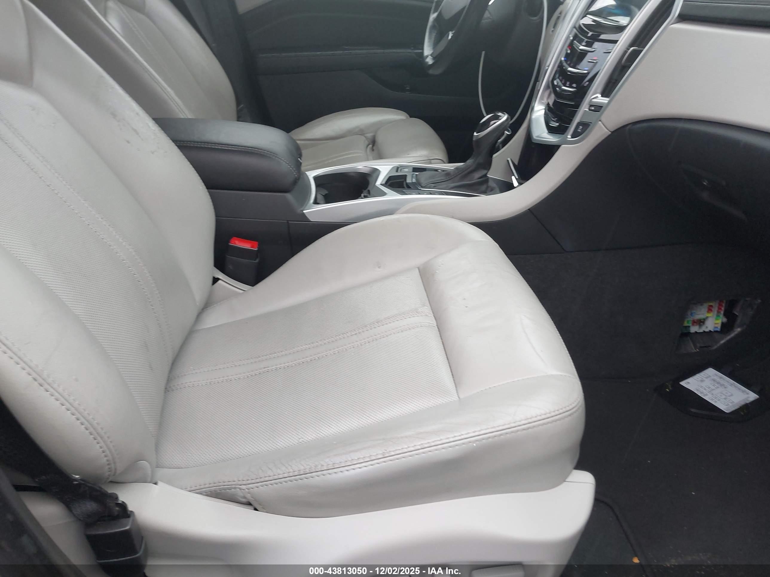 CADILLAC SRX image 5