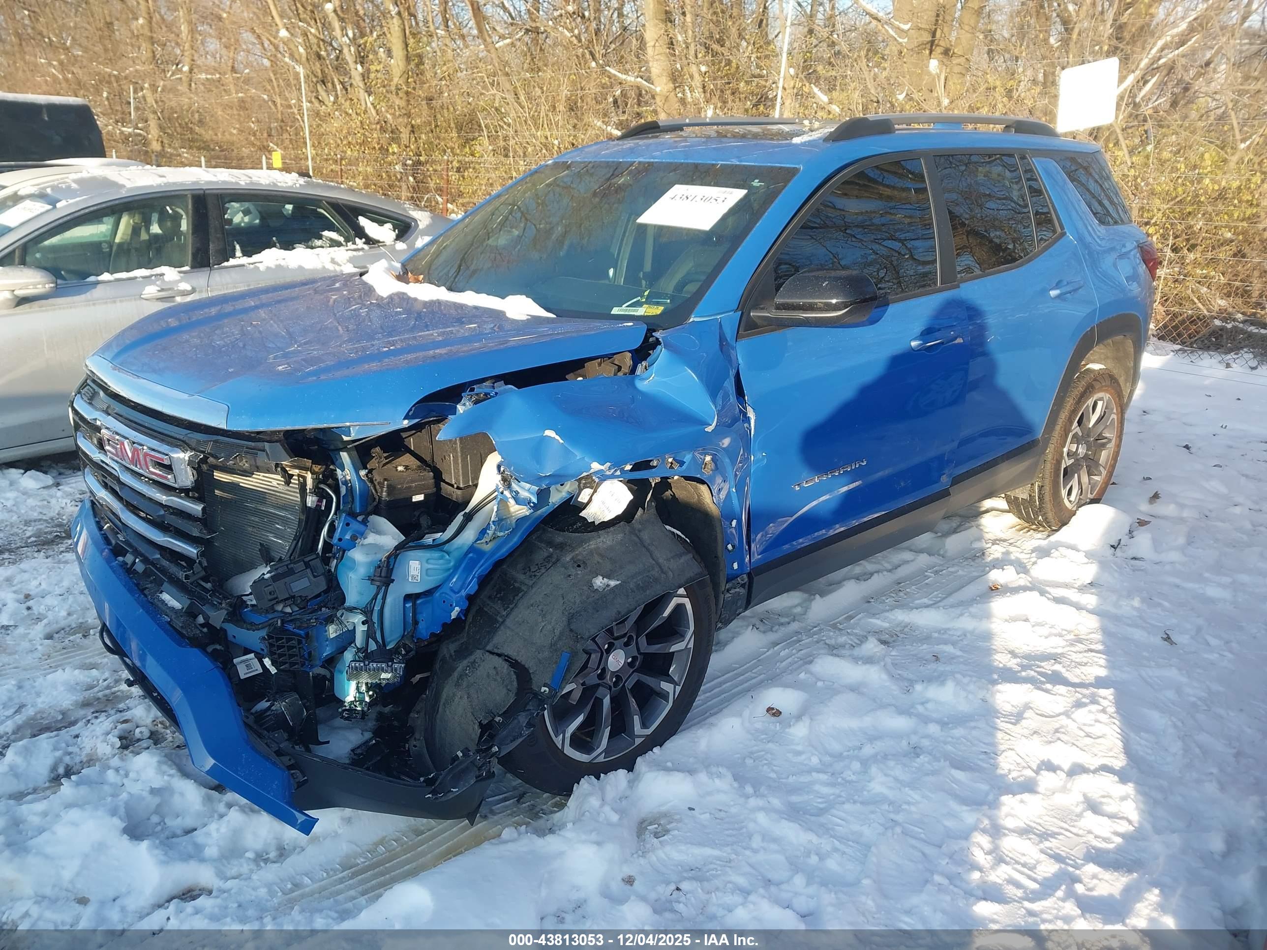 GMC TERRAIN image 2