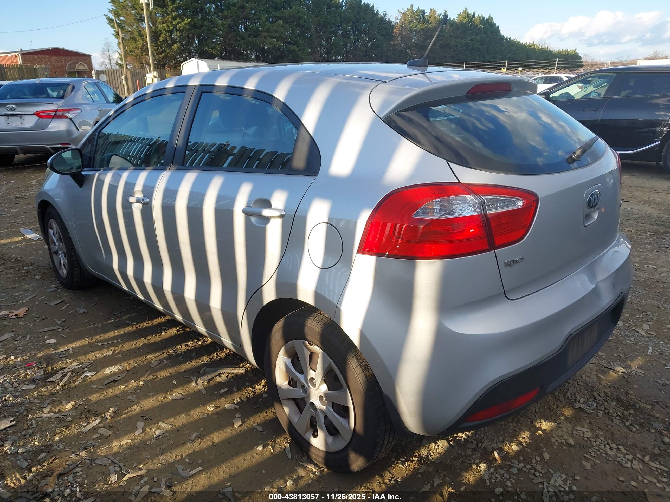 KIA RIO image 3